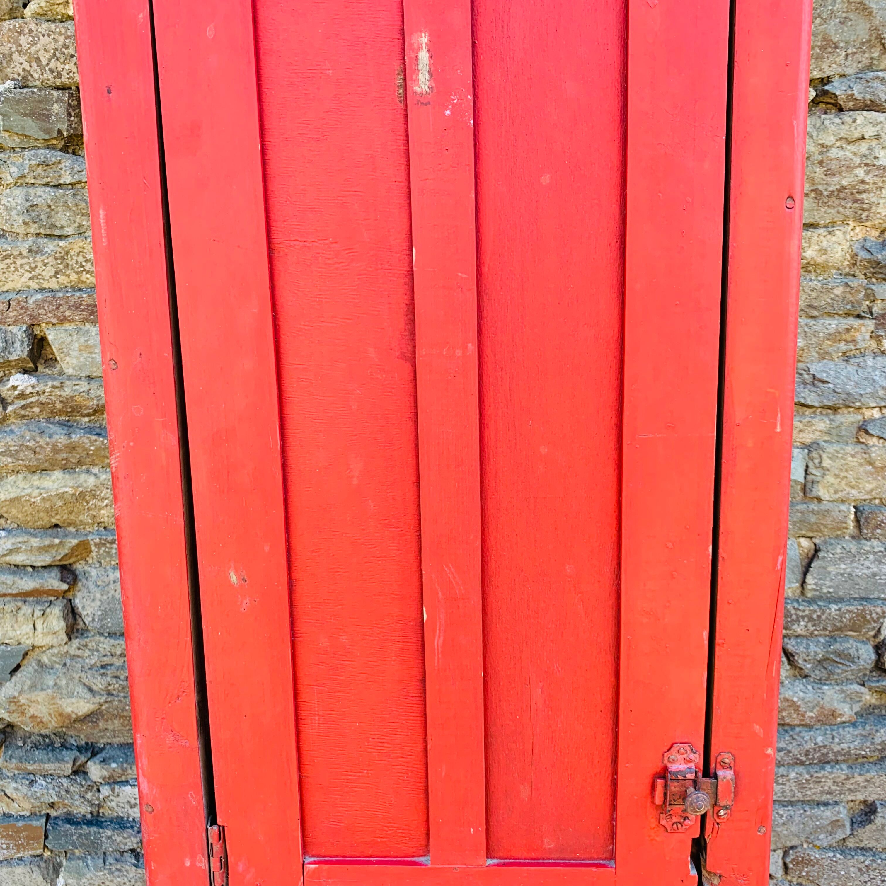 Red cloakroom 1 door