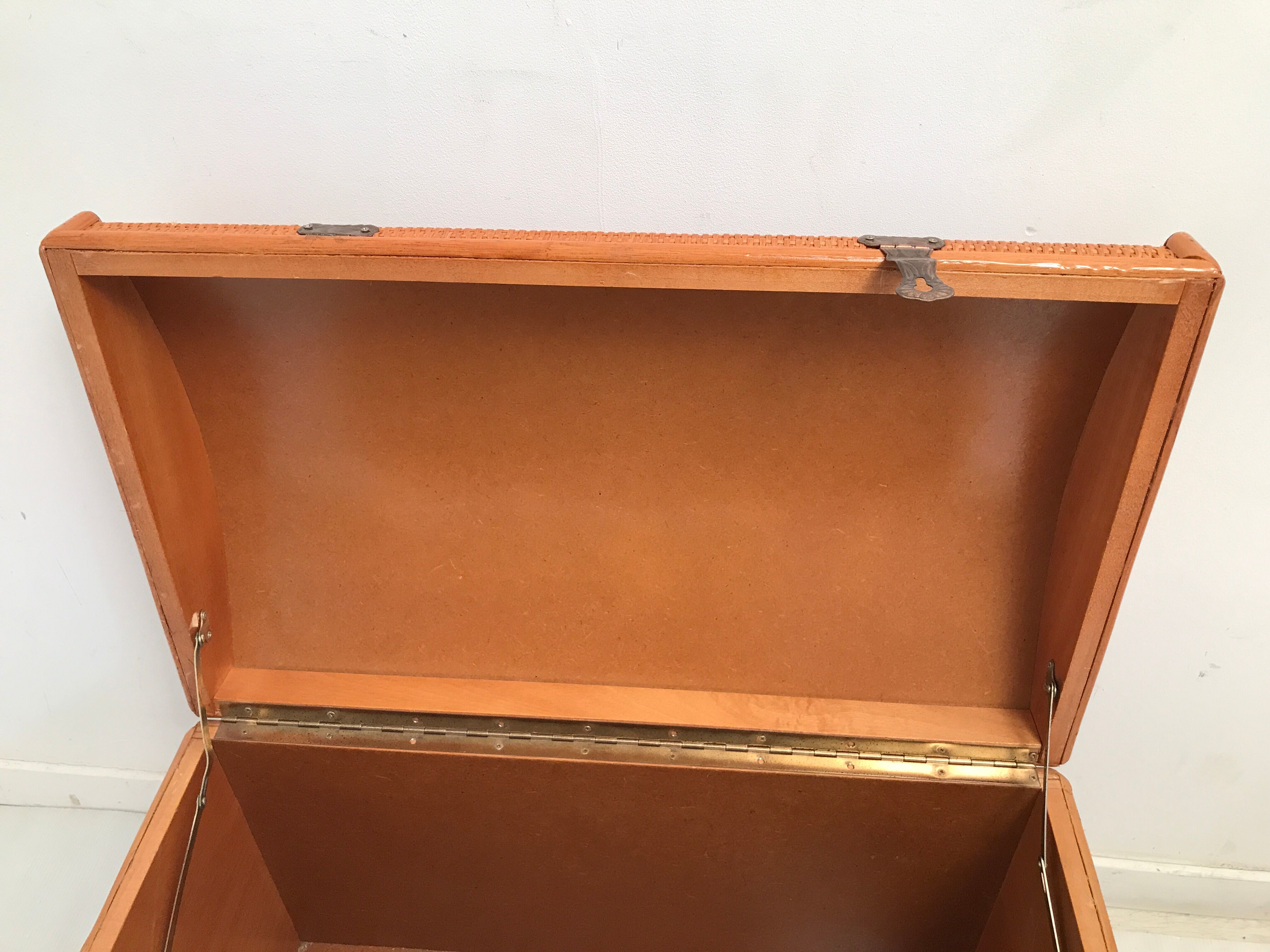 Trunk trunk in canned rattan 50s-60s