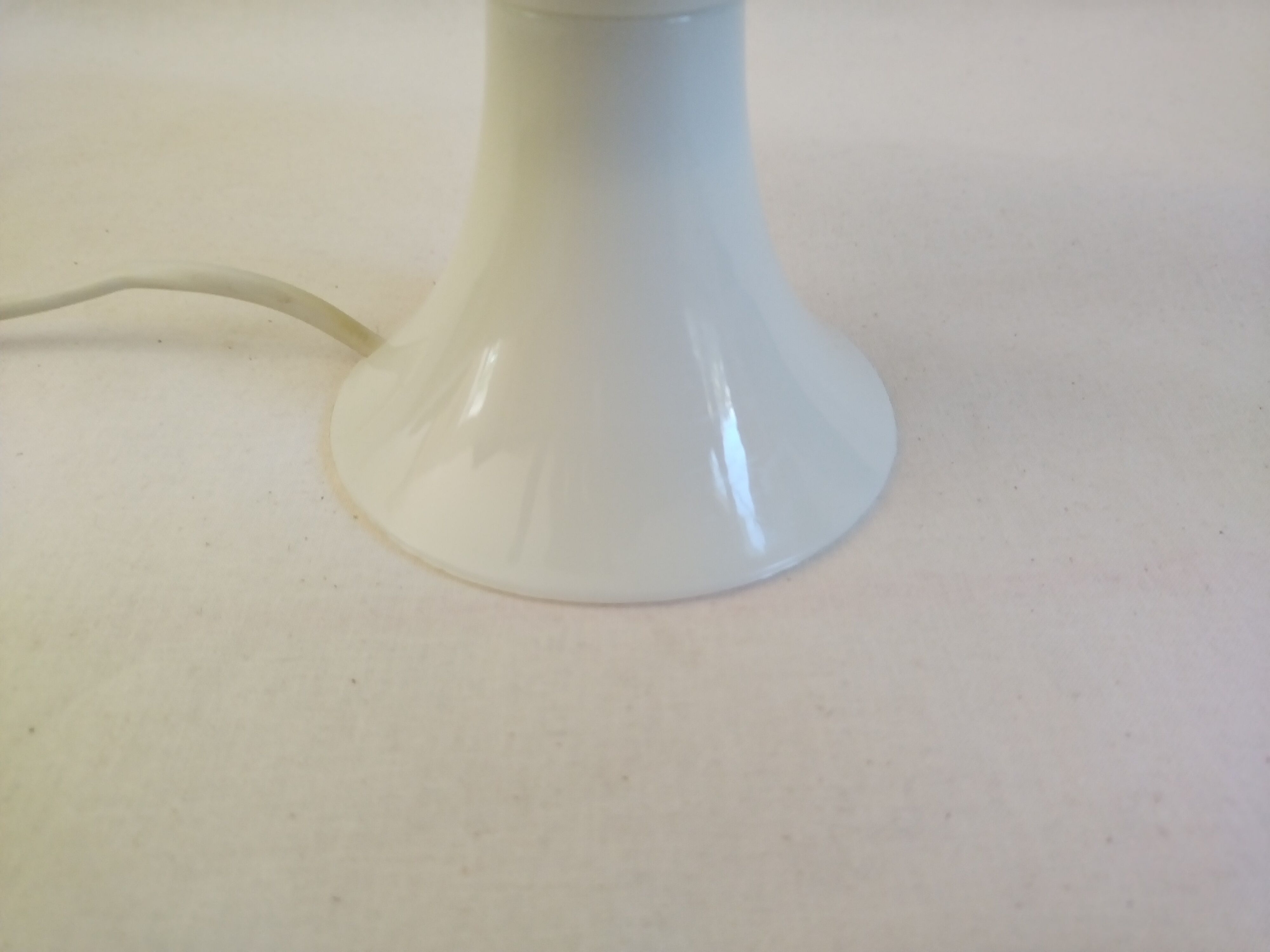 Vintage 60s collector's table lamp mushroom shaped white plastic