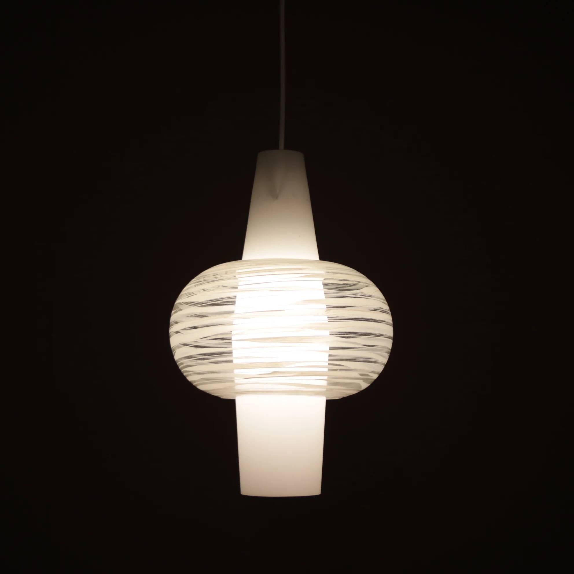 Suspension en verre des années 1950 par Louis Kalff pour Philips, Pays-Bas