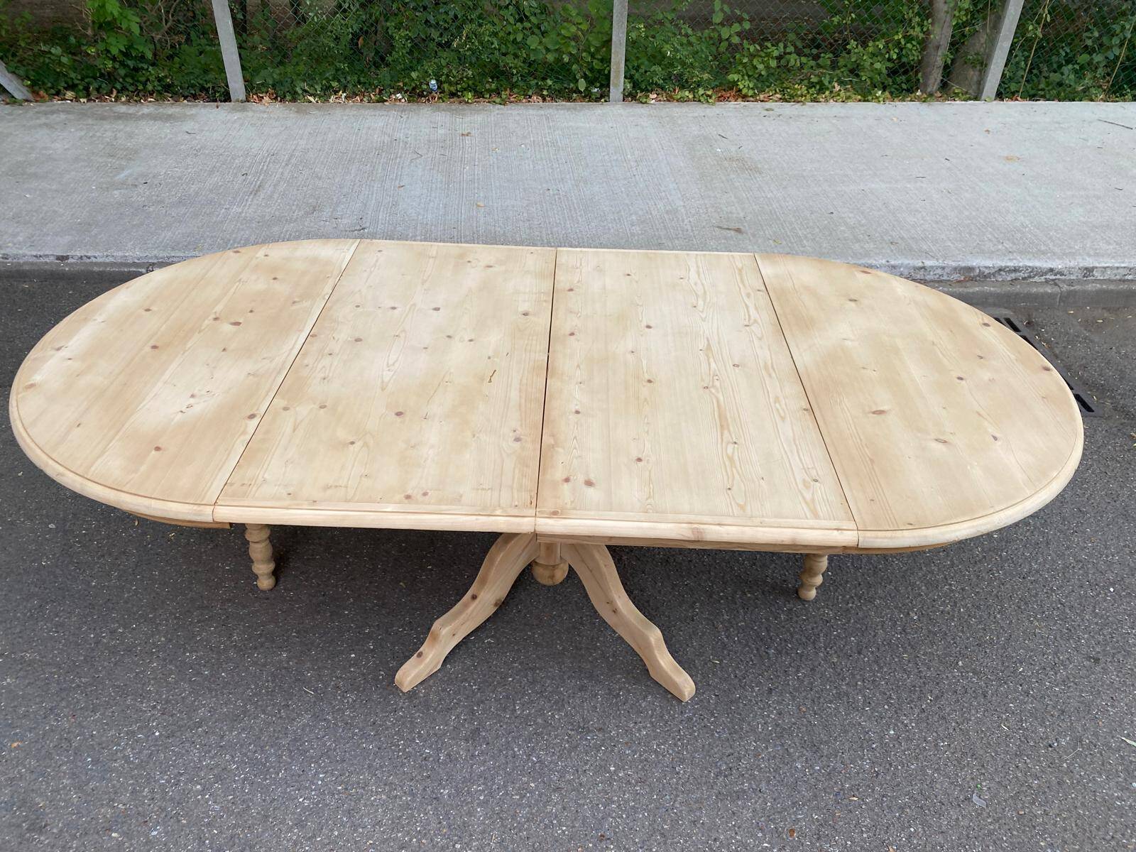 Large round extendable dining table renovated in raw pine with 2 extensions, 1980.