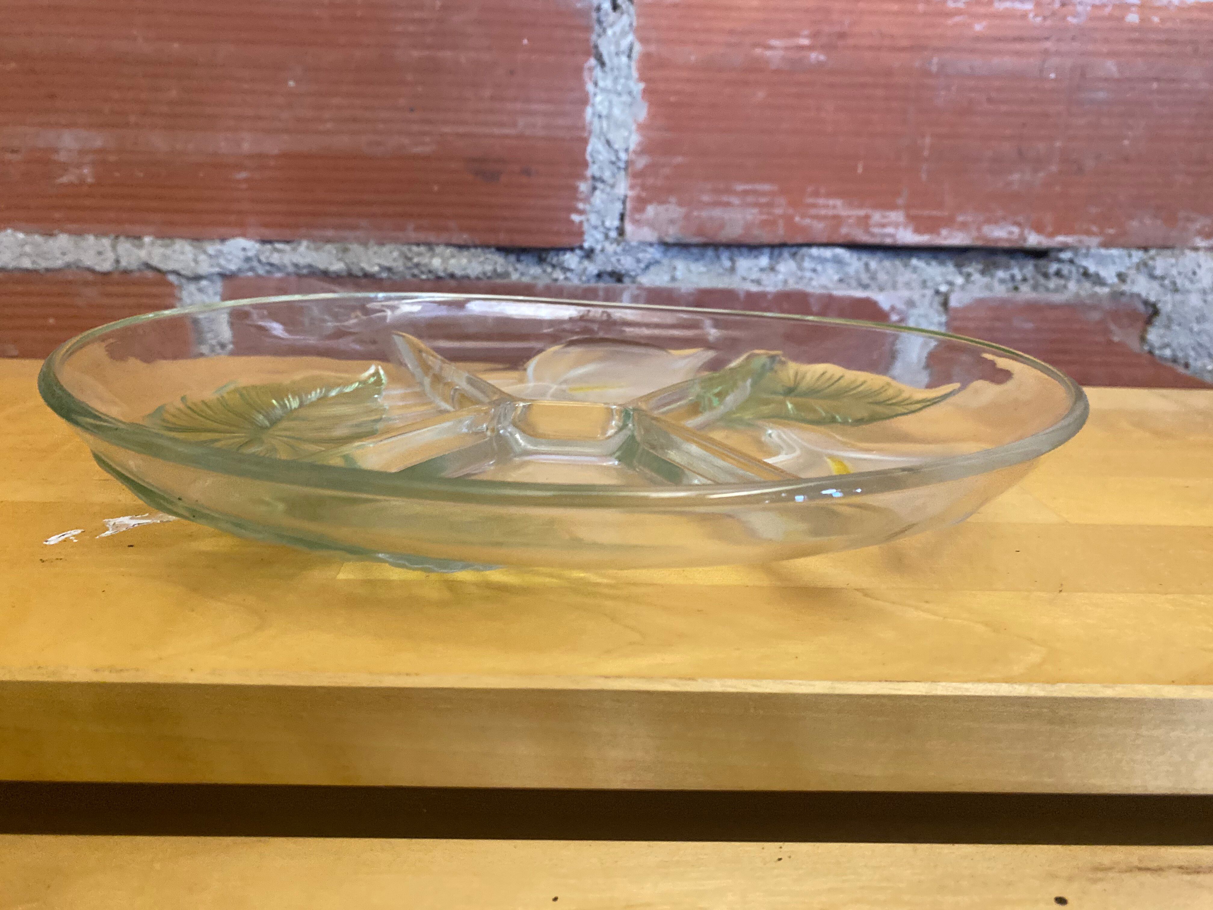 Plat mendiant ancien luminarc design arum lilly verre moulé décor fleu