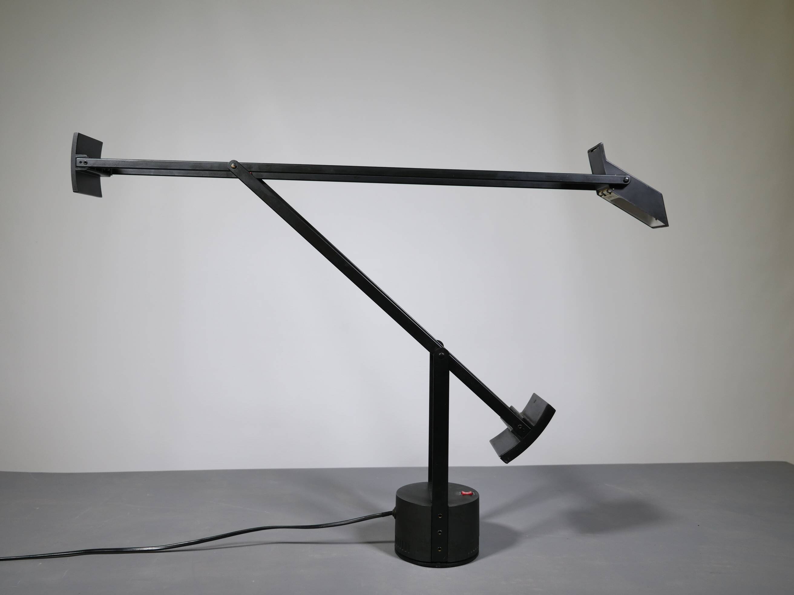 Design table lamp in metal by Richard Sapper for Artemide