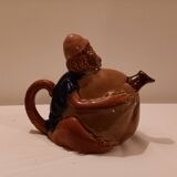 Théière singe en barbotine