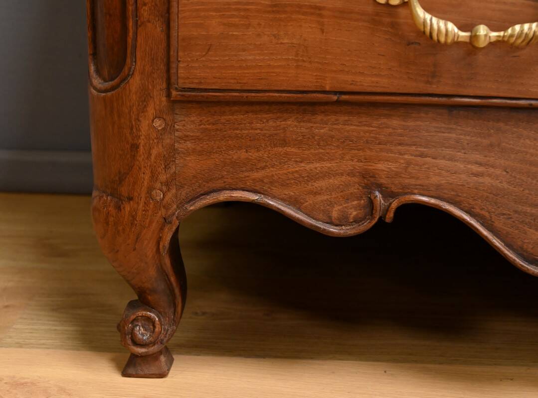 Acacia chest of drawers, Louis XV period – 2nd part of the 18th century