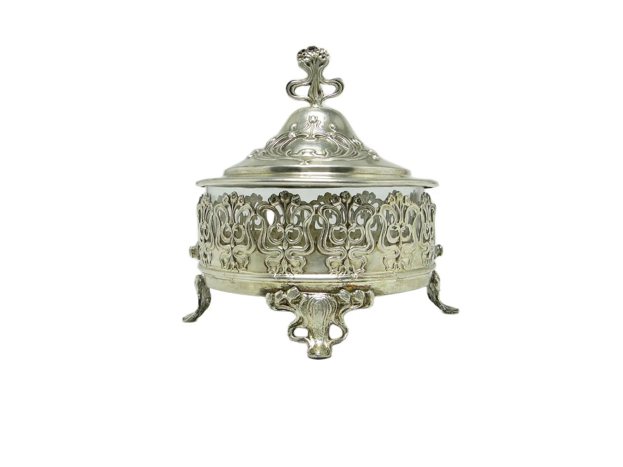 Bonbonniere, Art Nouveau, silver-plated brass, Germany, early 20th century