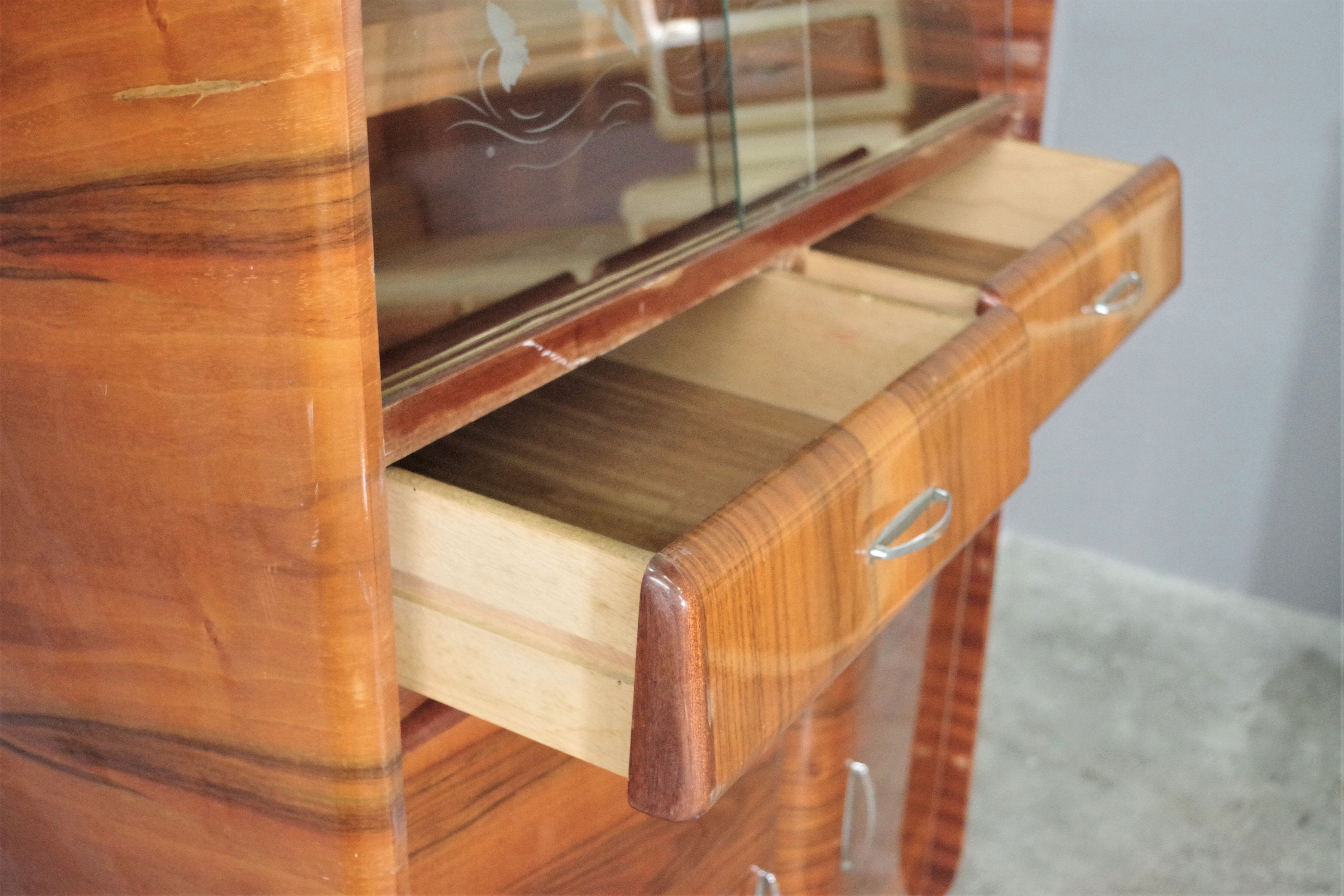 Rounded furniture from the 1950s in cherry veneer
