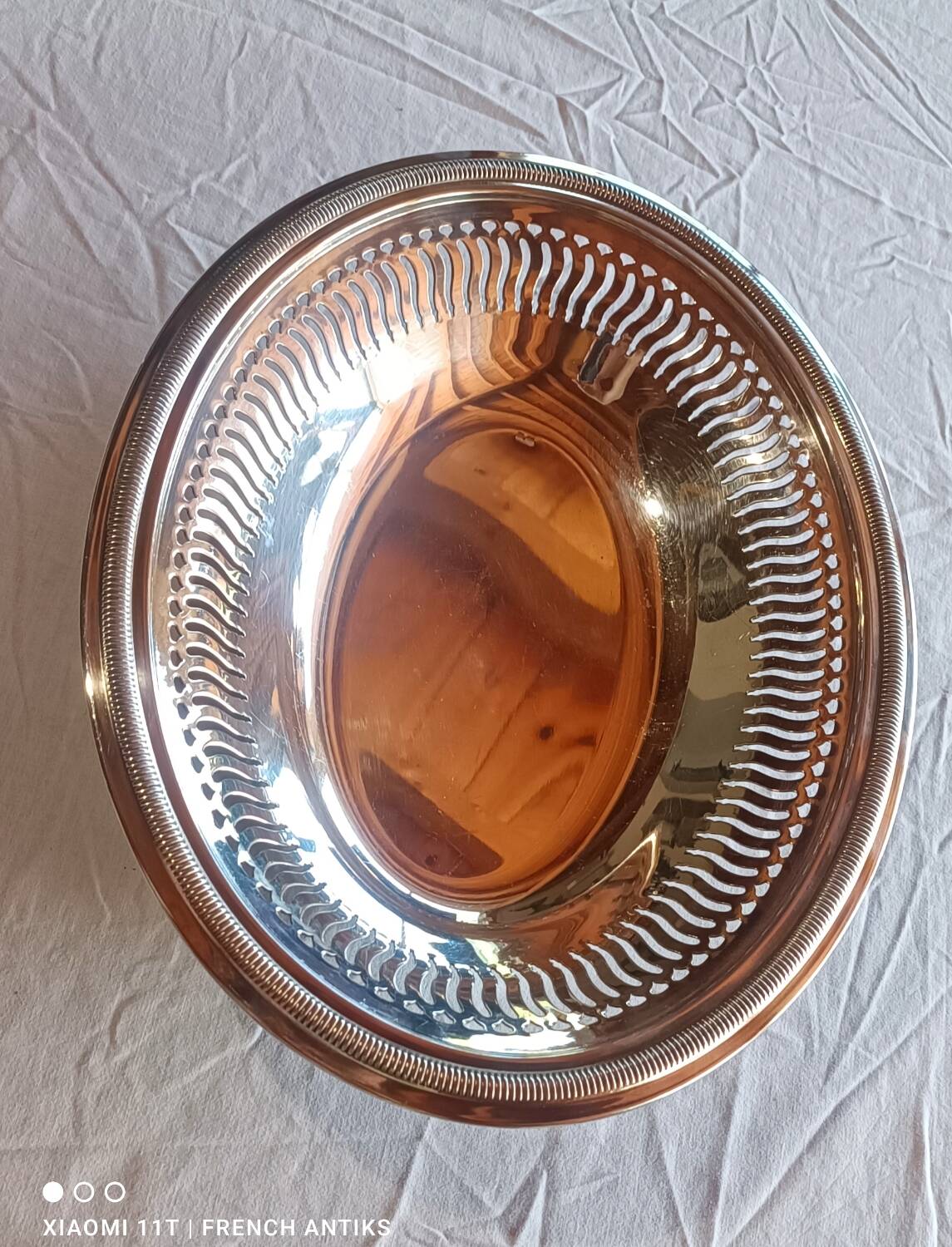 basket, silver-plated metal, moulded and chiseled with a gadrooned frieze