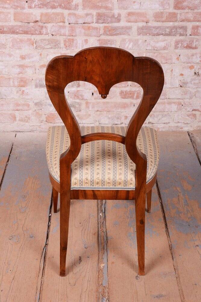 Biedermeier Chairs in Walnut, Austria, 1830s, Set of 4