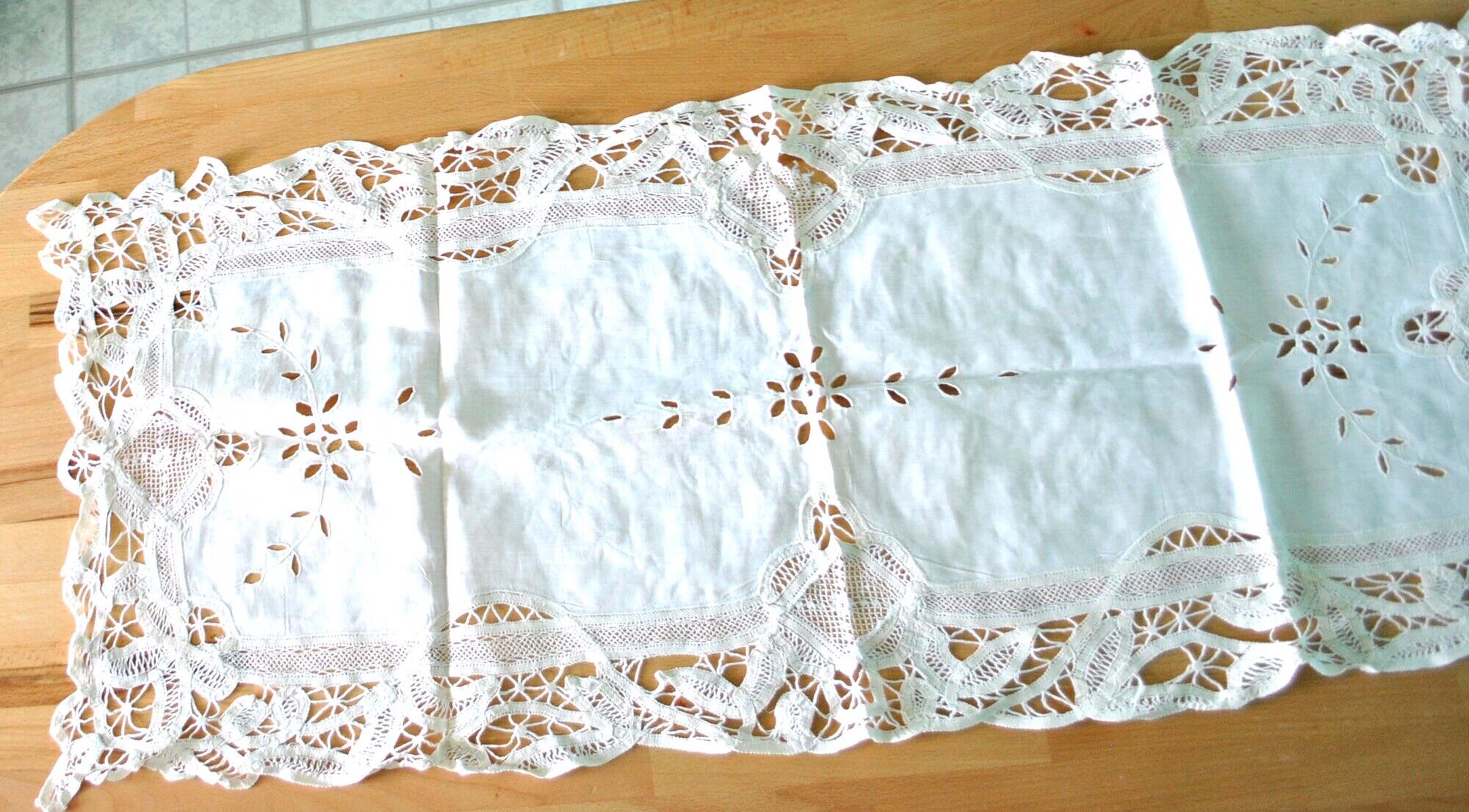 Vintage table runner lace tablecloth and openwork cotton embroidered 105x45 cm