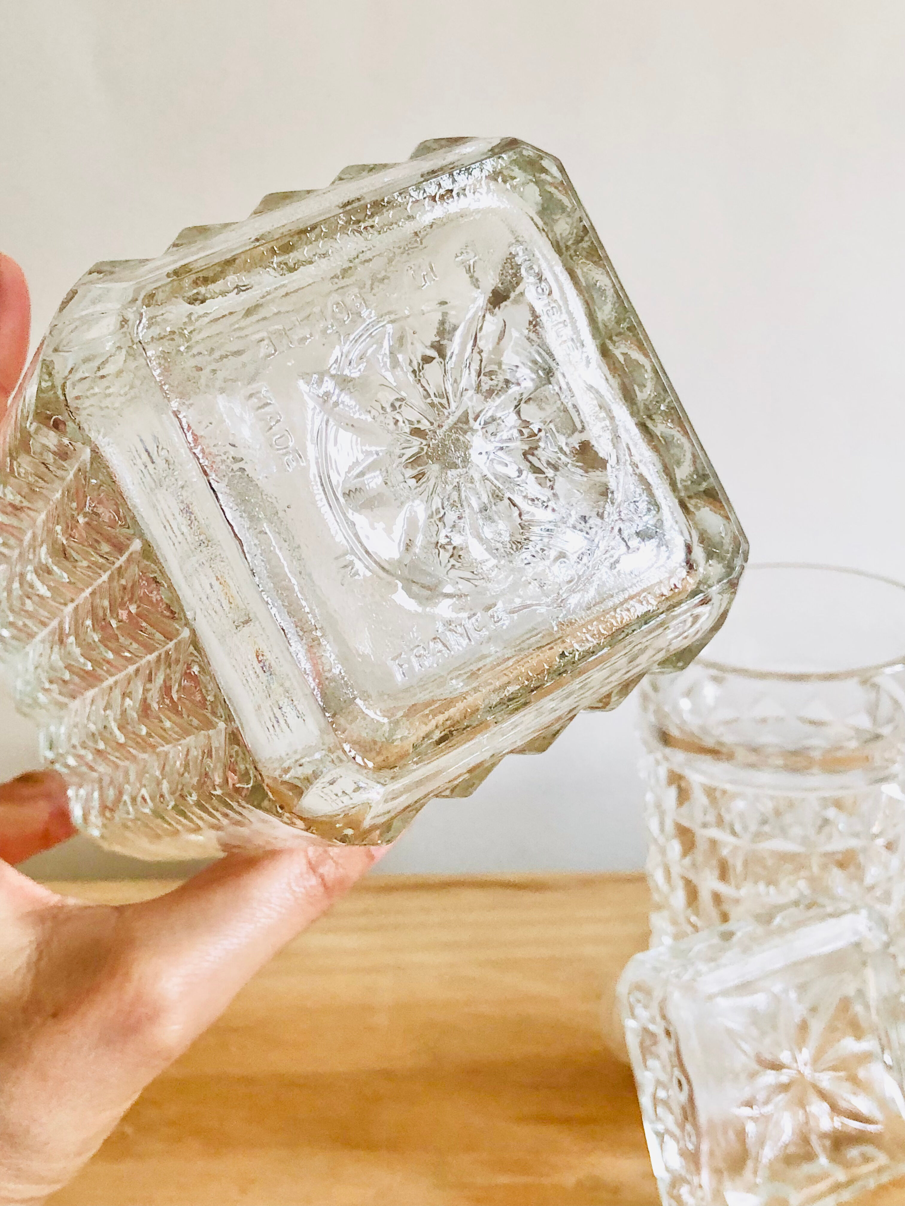 Set five glasses and whiskey decanter in chiseled glass