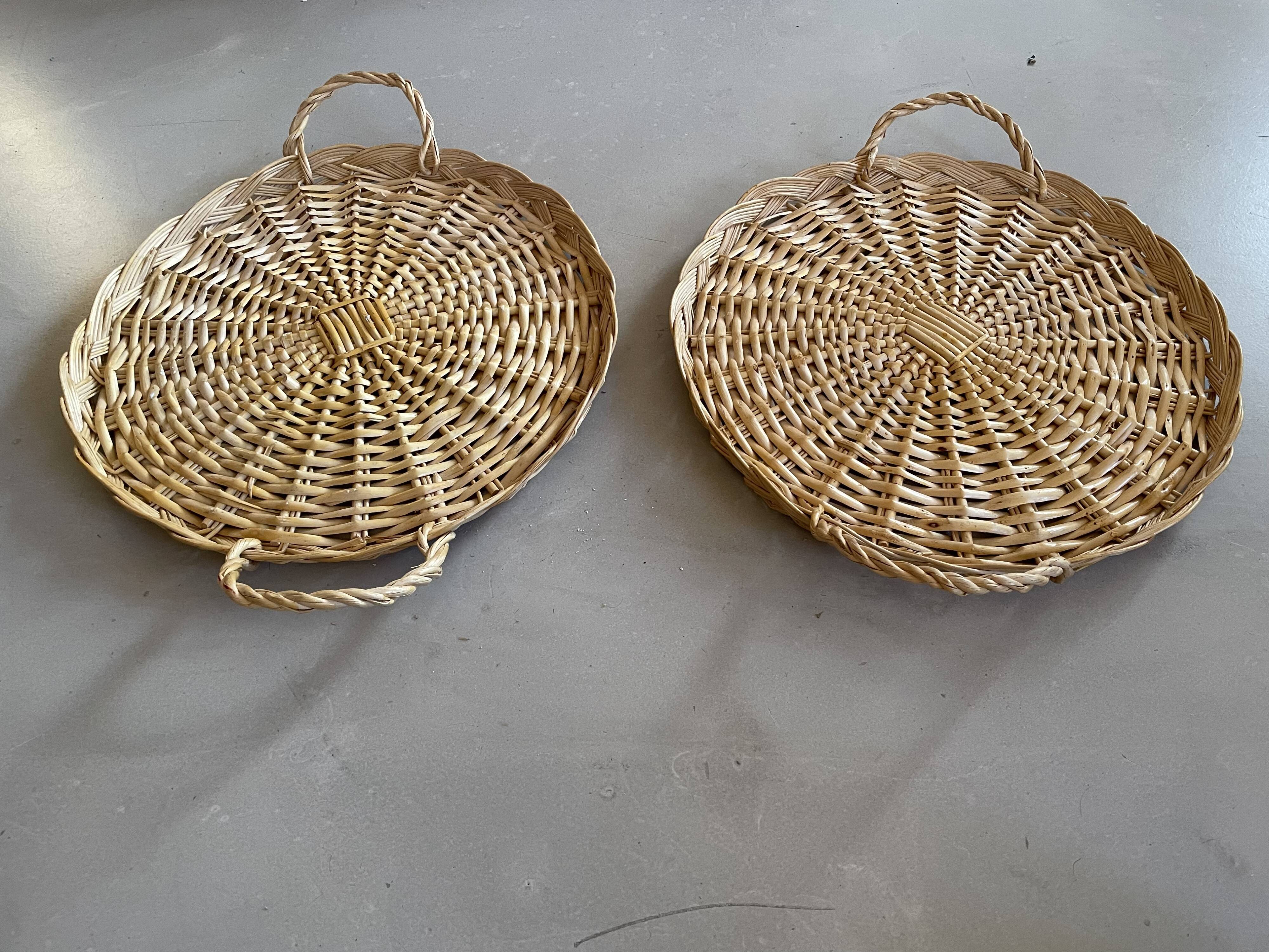 Set of 2 wicker trays