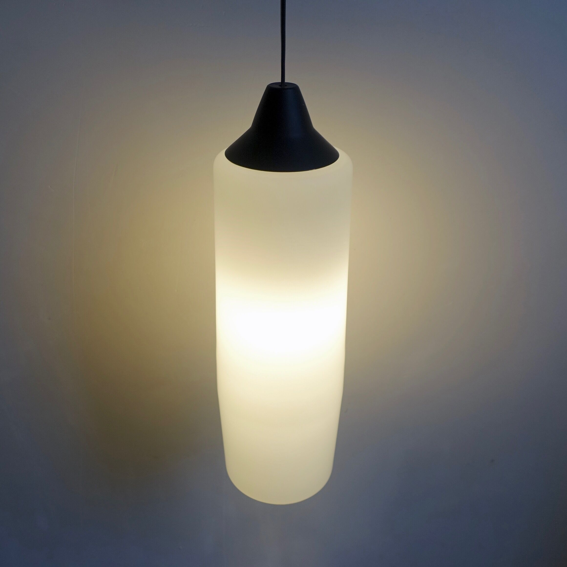 Vintage "Tube" white opaline suspension