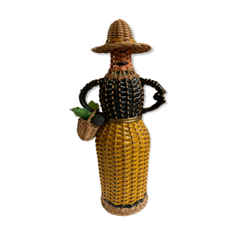 Braided bottle in anthropomorphic wicker