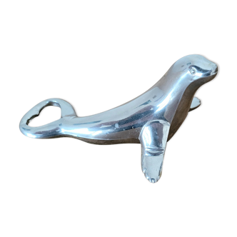 Zoomorphic decapsulator sea lion