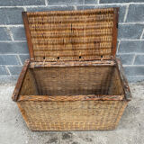 Wicker storage chest/trunk