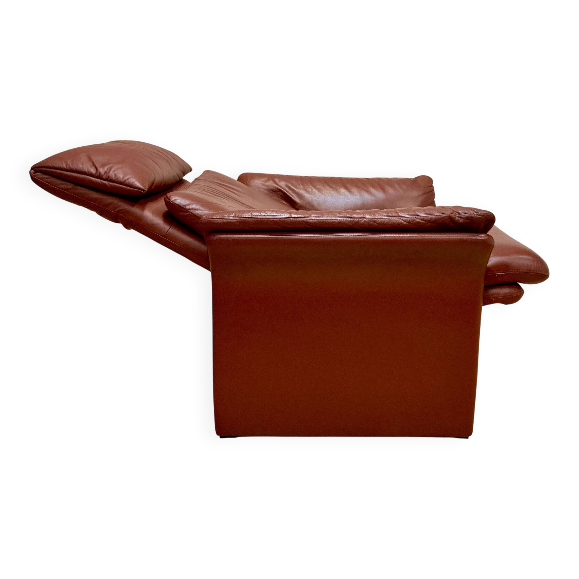 Fauteuil design cuir ajustable et modulable.