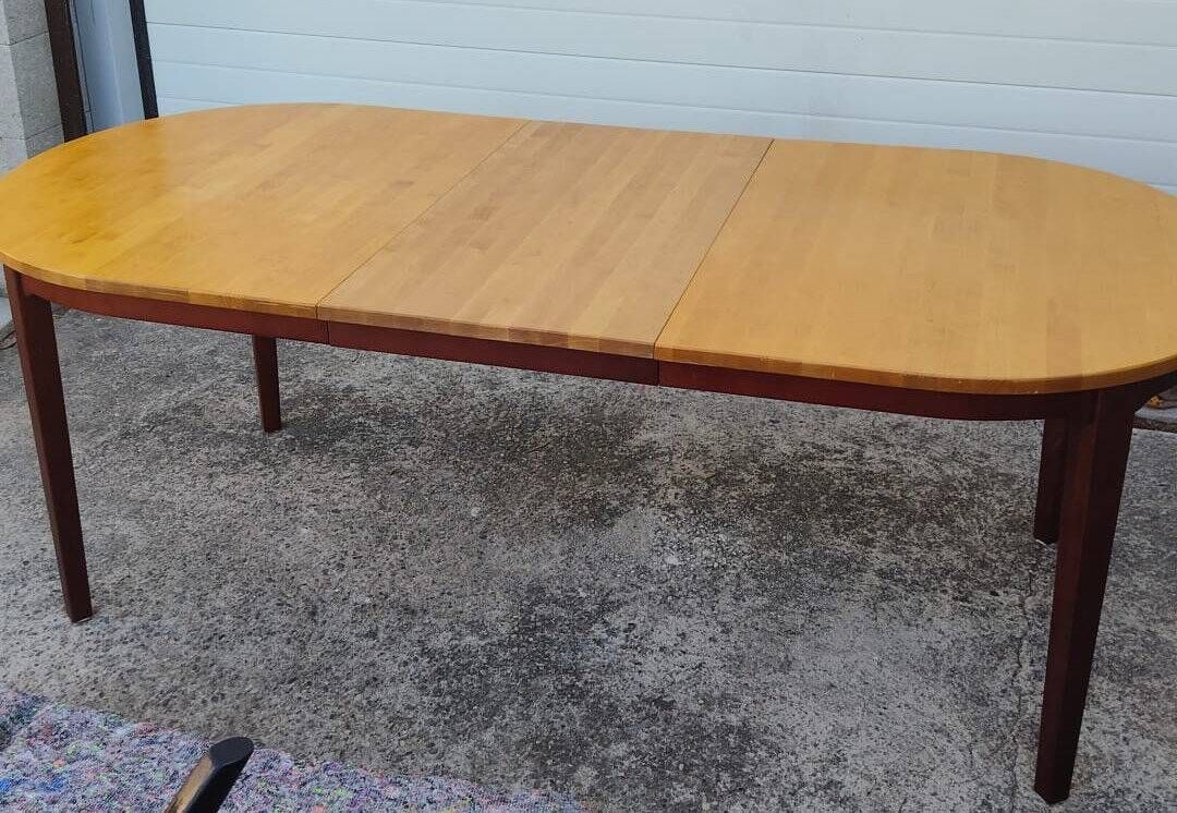 Scandinavian extendable dining table attributed to Hans Ehrlin for Tranås, 1980.