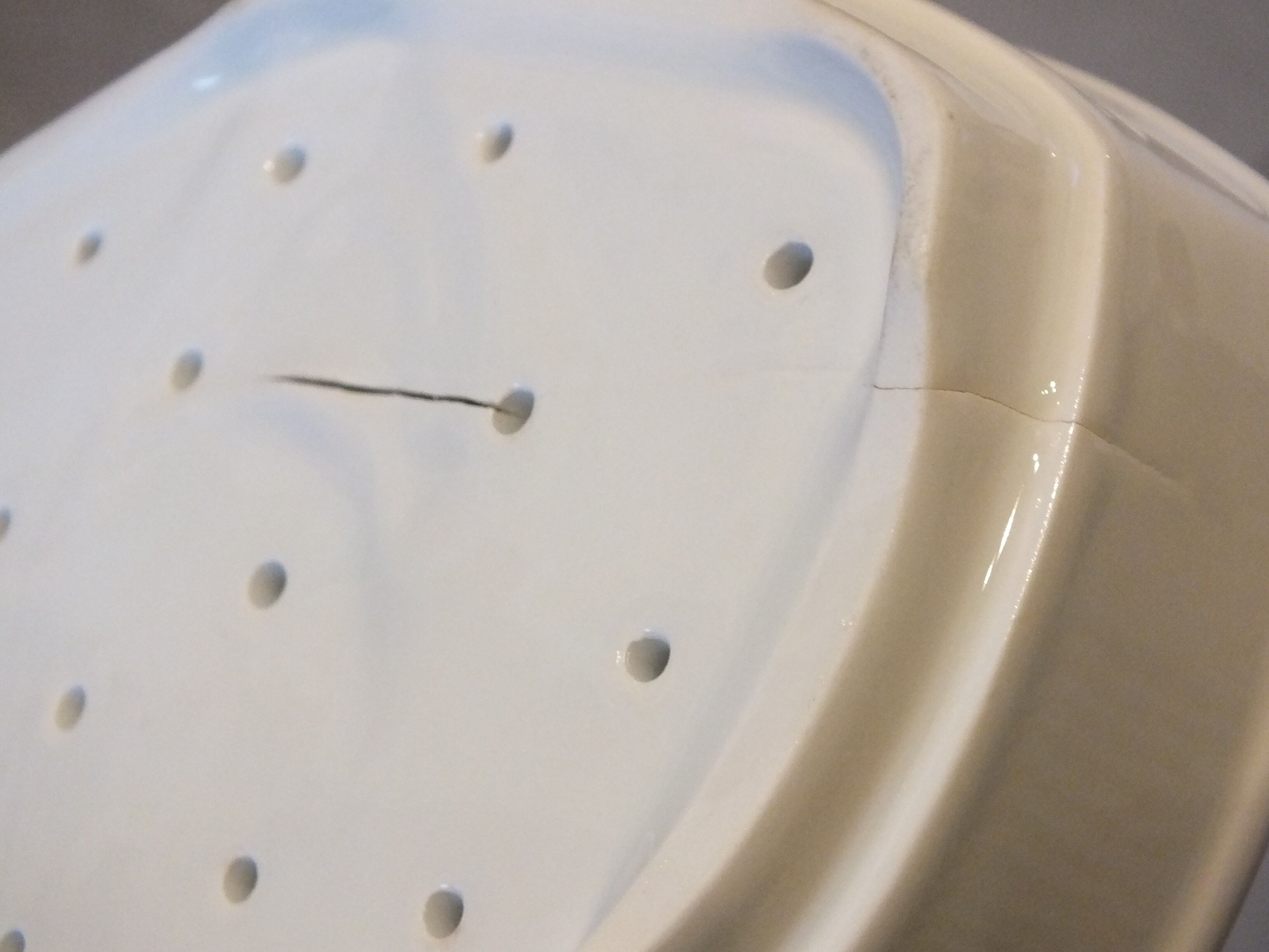 Old white porcelain heart mold (faisselle or Neufchatel)