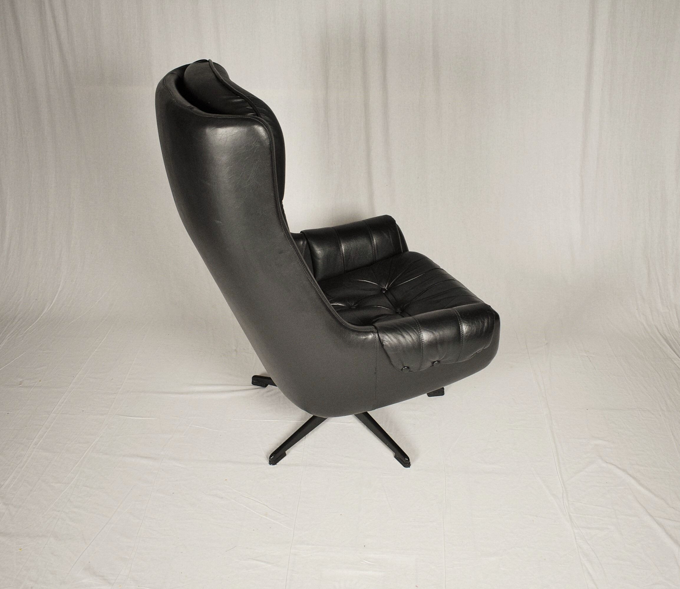 Design Scandinavian Leather Armchair / Lounge Chair by Peem, 1970´s.