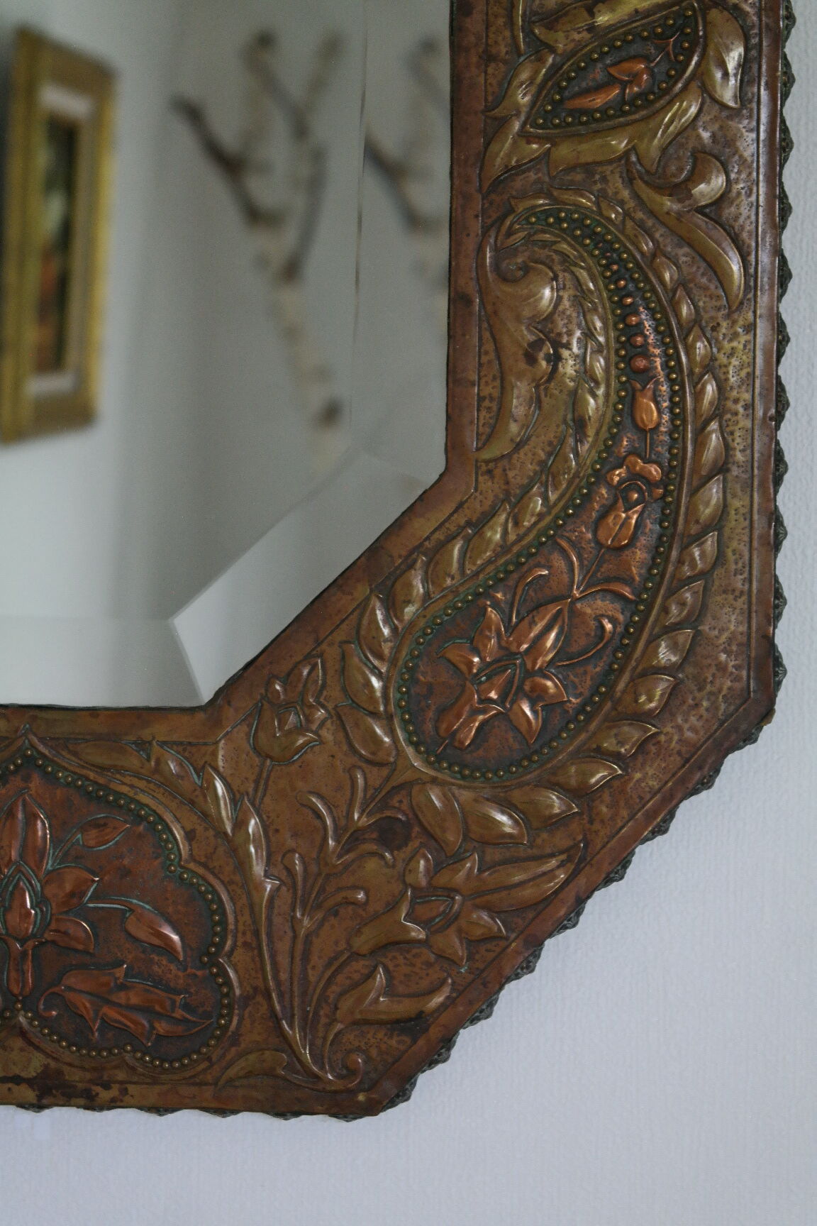 Antique bevelled artisanal mirror in repoussé copper - 54x45cm
