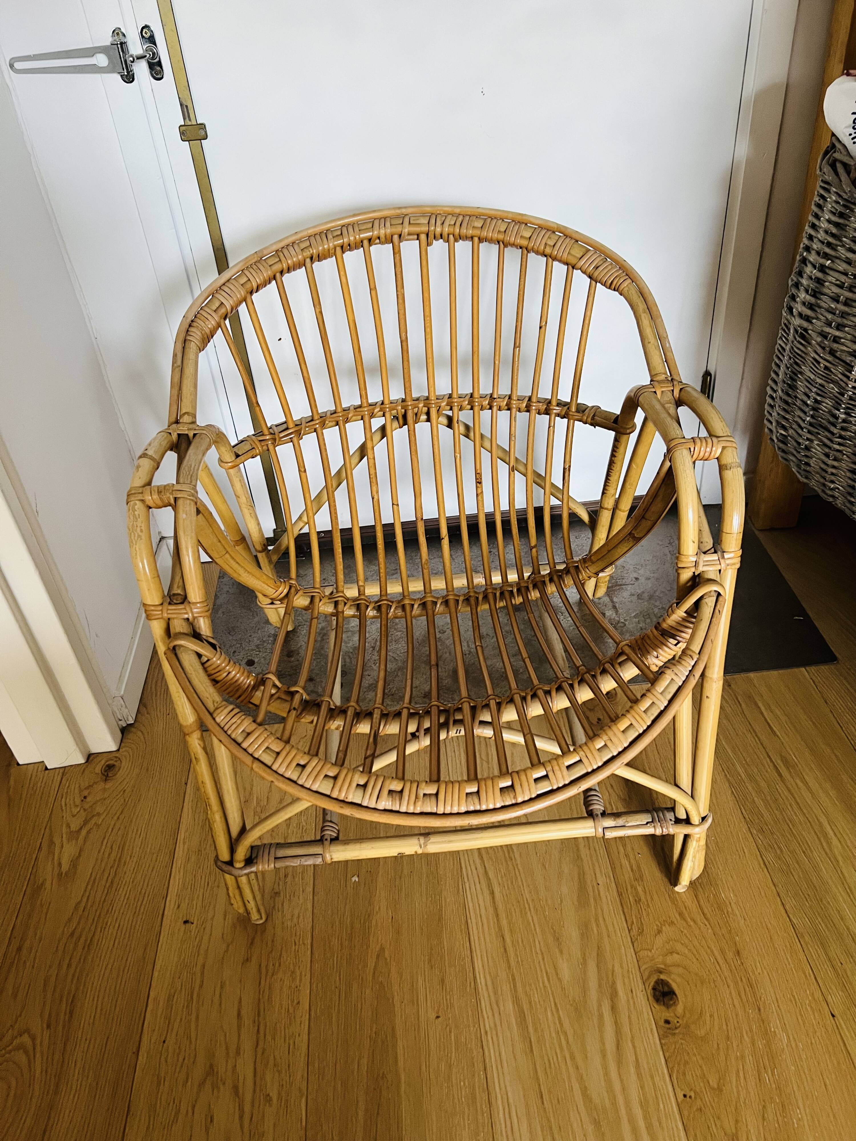 Un fauteuil en cannage  (année 60)