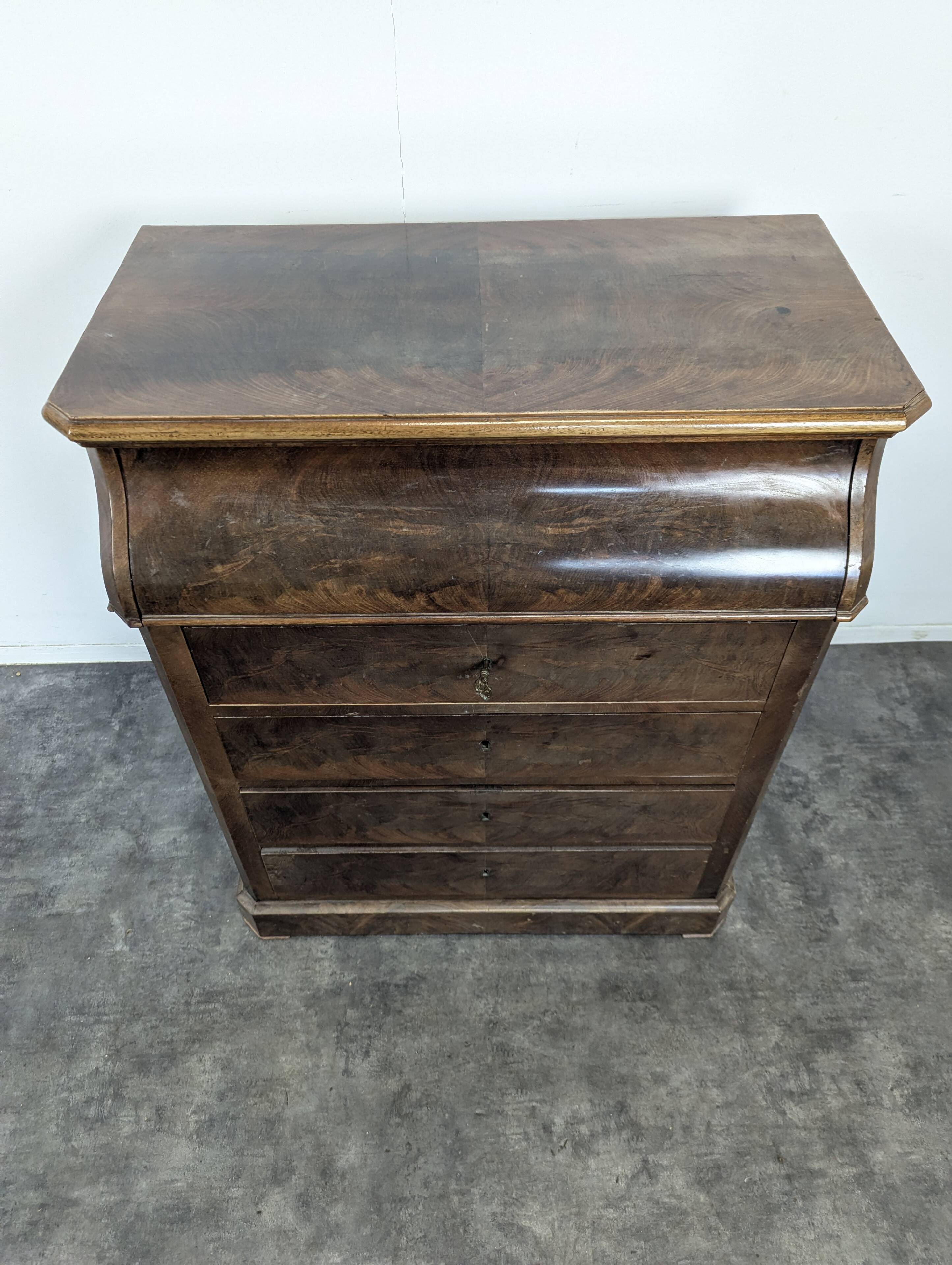 Flamed mahogany dressing table