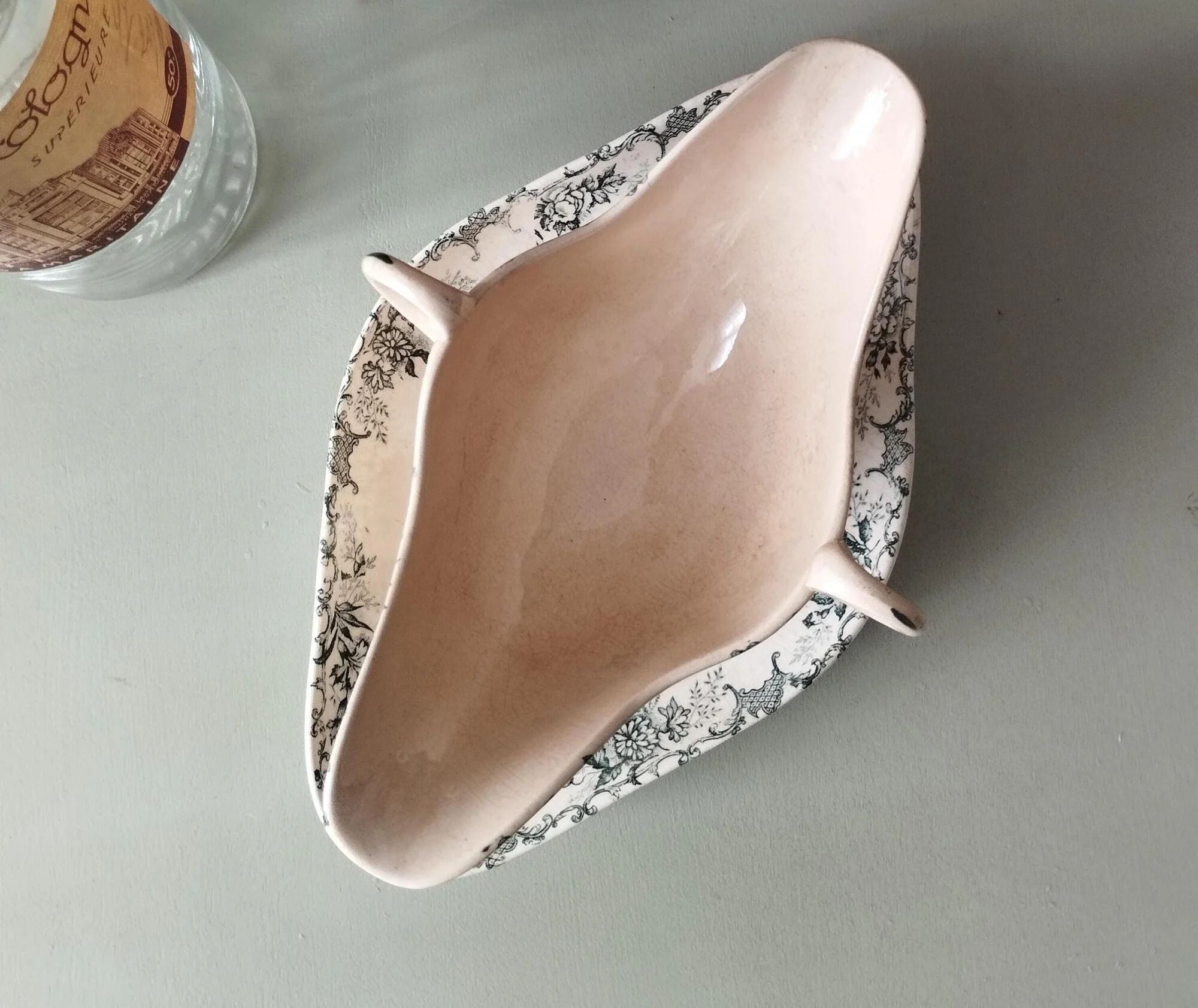 Sauceboat on a dormant iron earth from Choisy-le-Roi "Floréal"