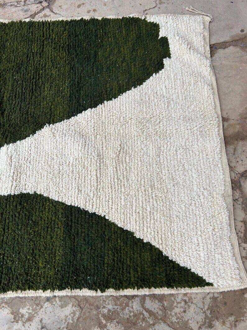 Handmade Berber rug in pure wool, size 100 x 200 cm
