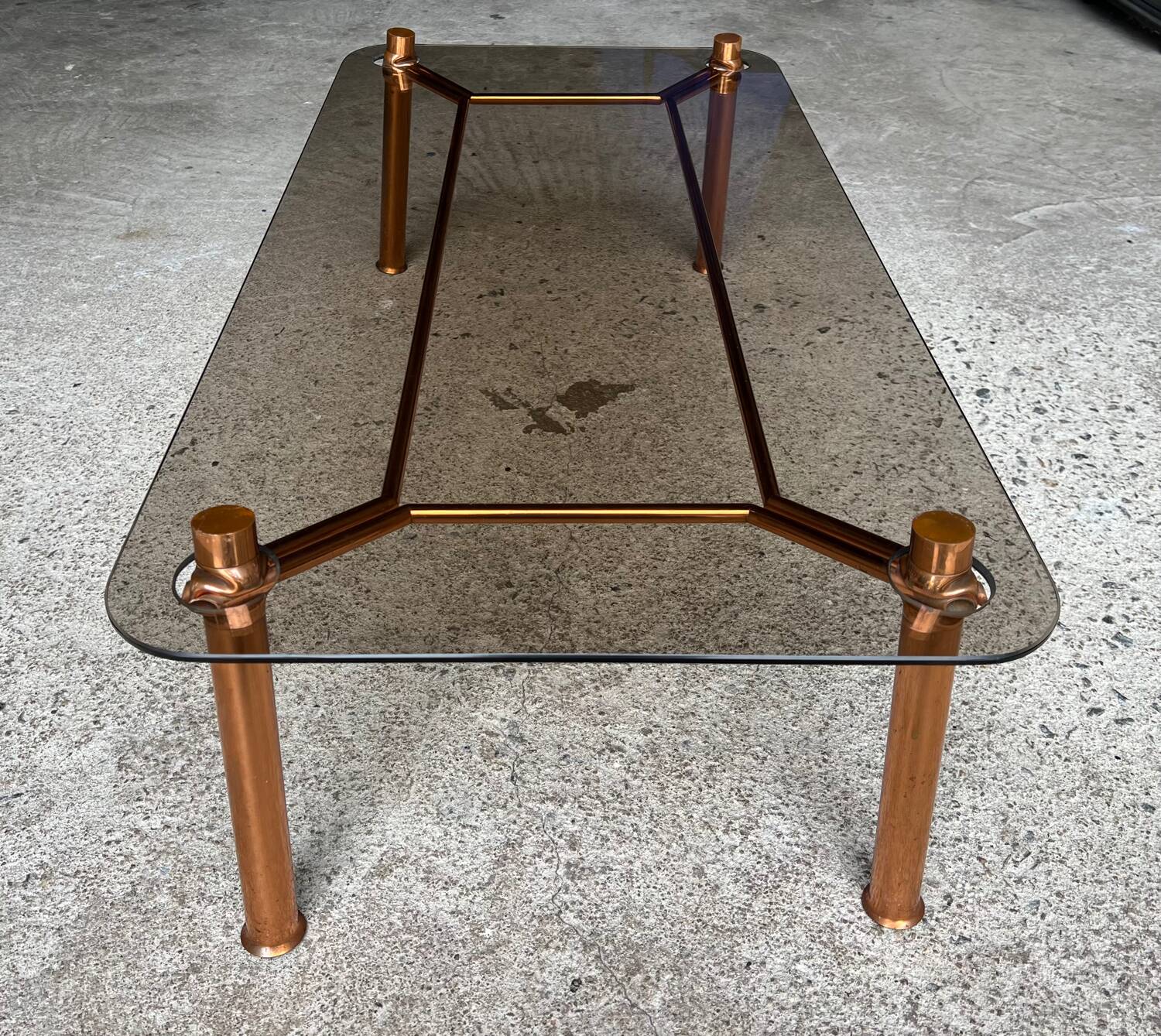 Table basse vintage cuivree 1950