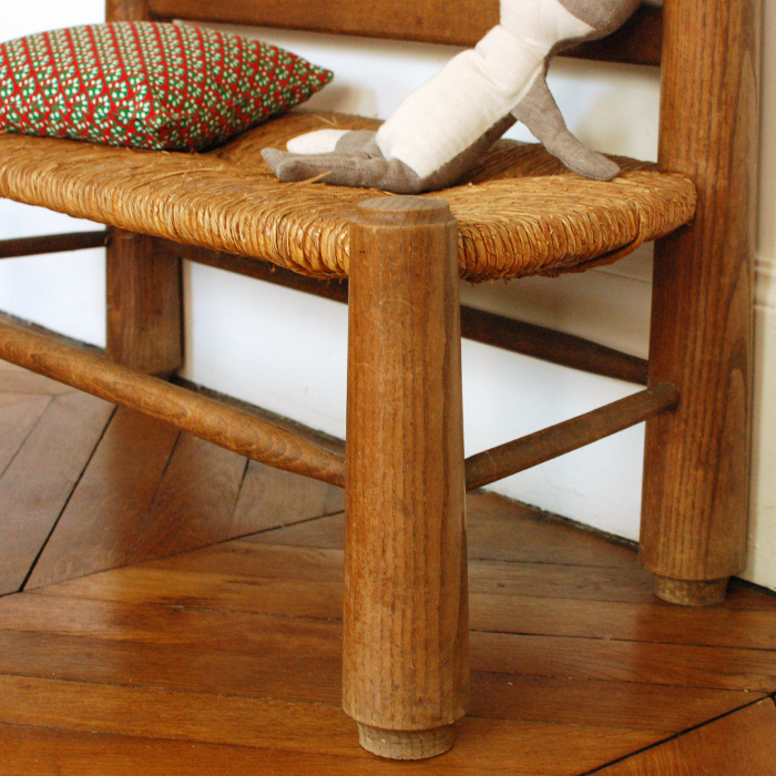 Banc ancien en bois brut enfant