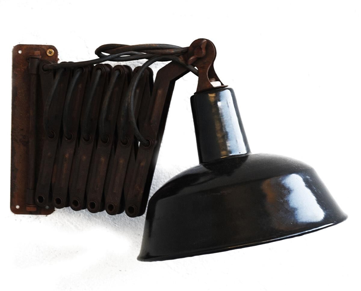 Apply light industrial accordion