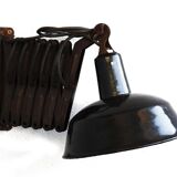 Apply light industrial accordion