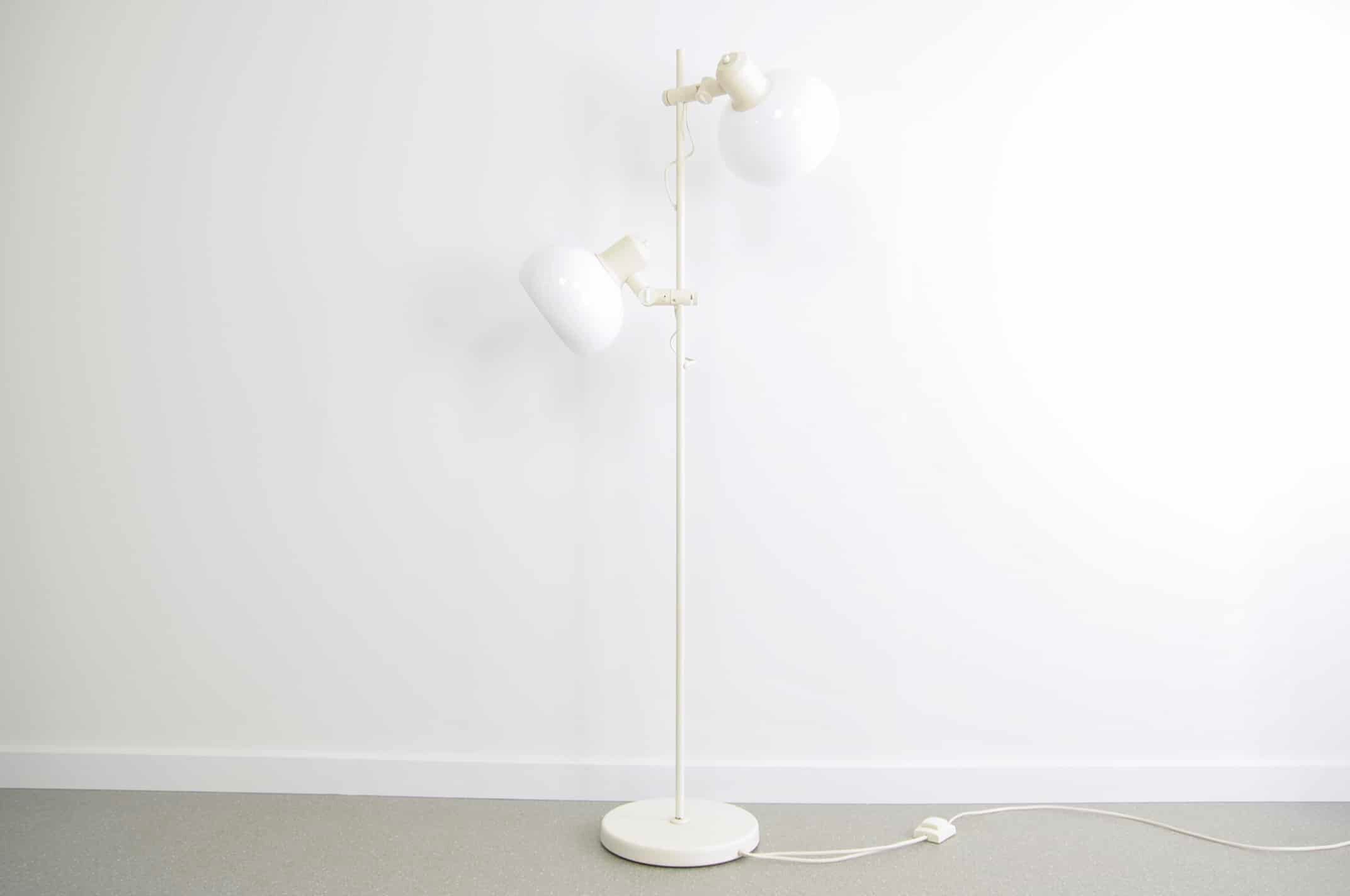 Lampadaire en métal blanc en forme de champignon