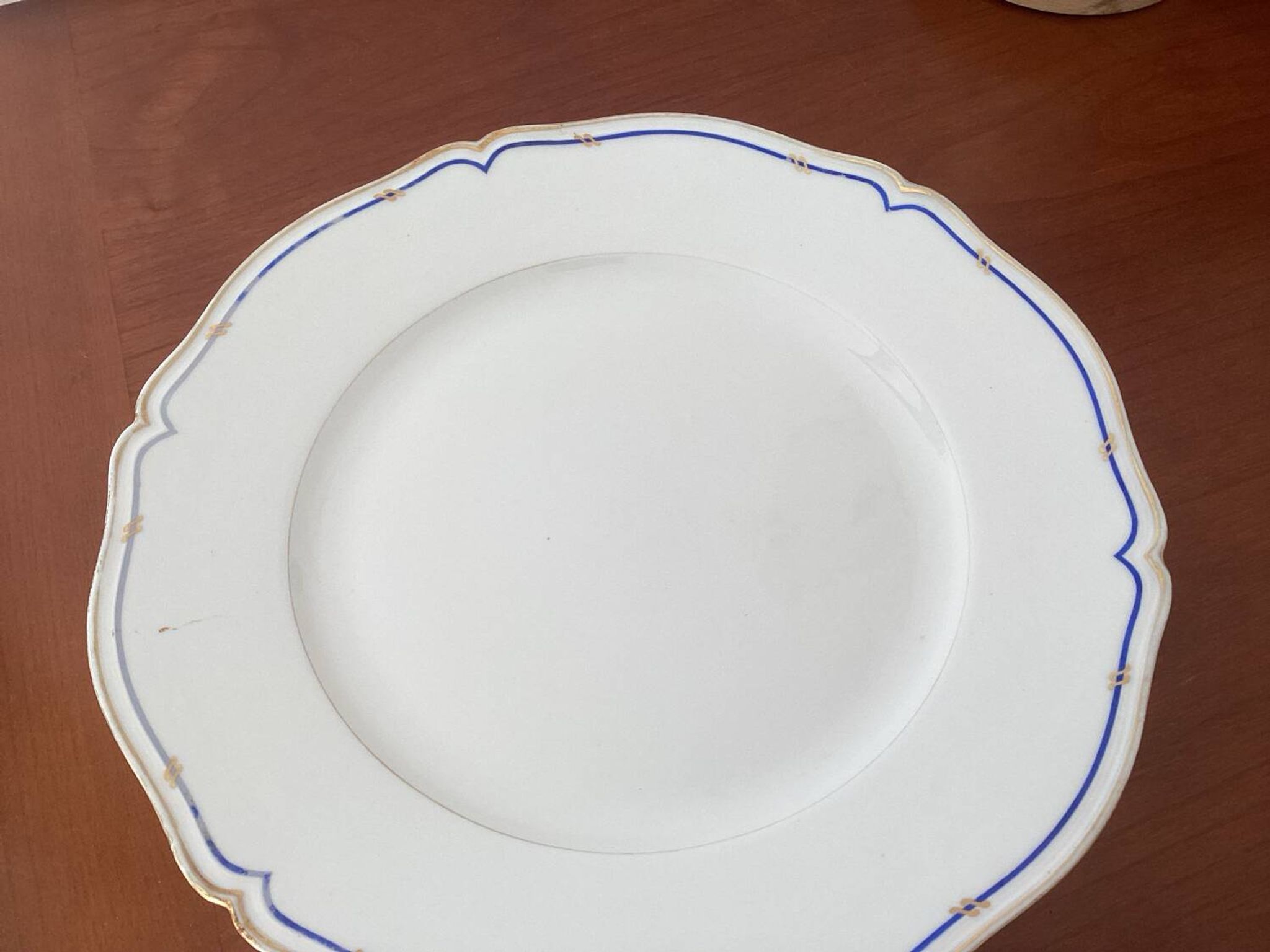 Dish on porcelain pedestal E. BOURGEOIS