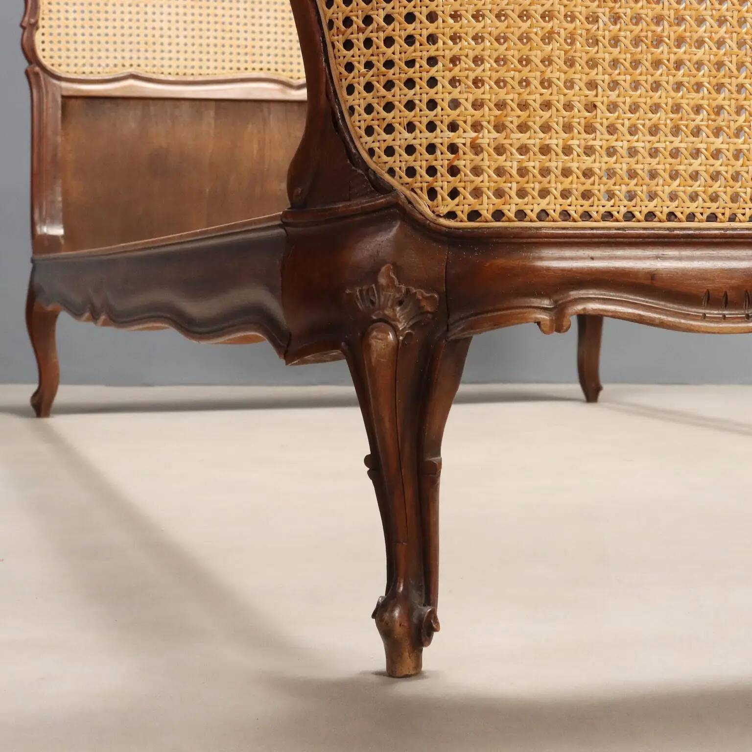 Simple bed in Barocchetto style in walnut.