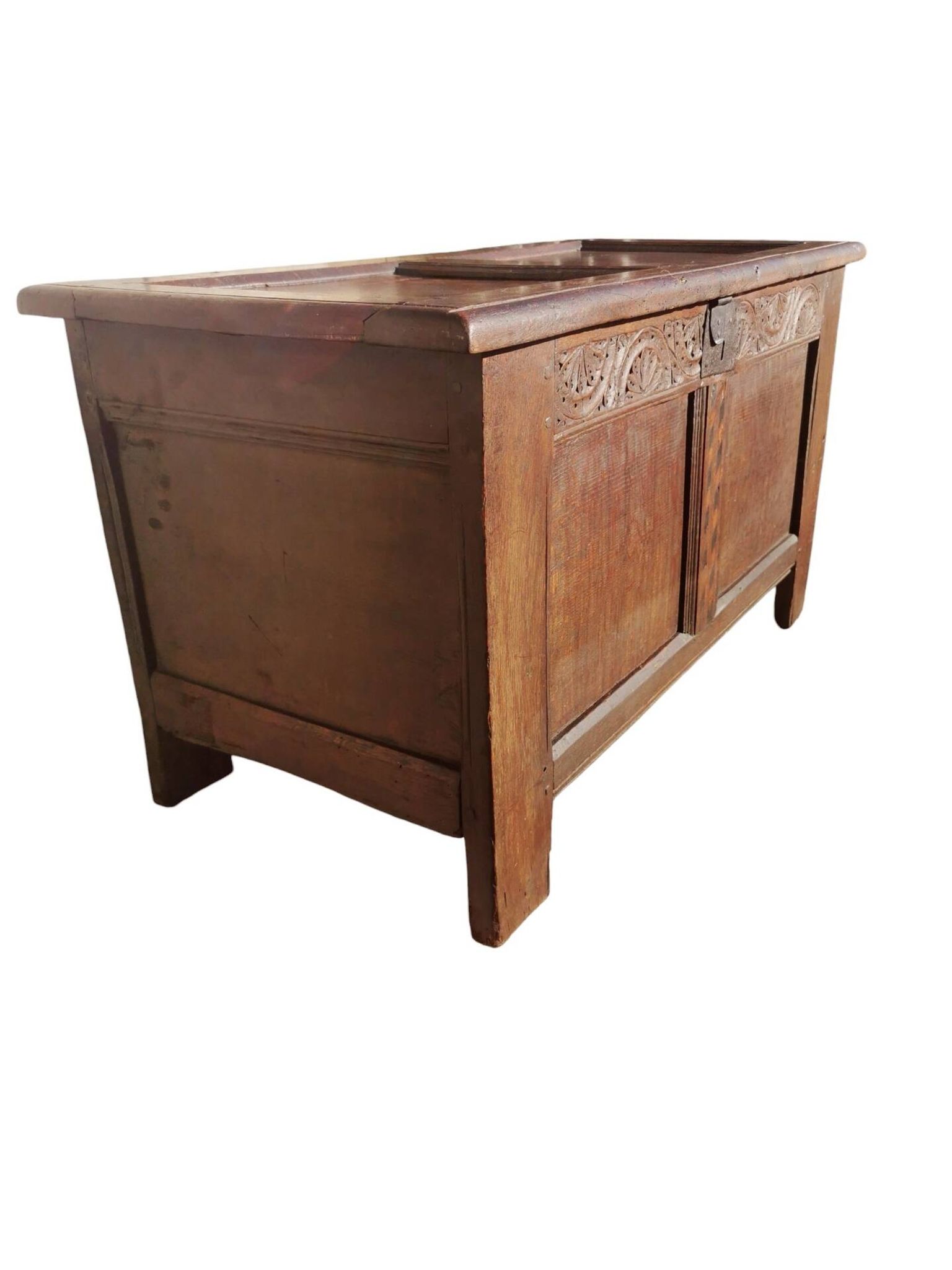 Ancient English chest / 17th century coffer