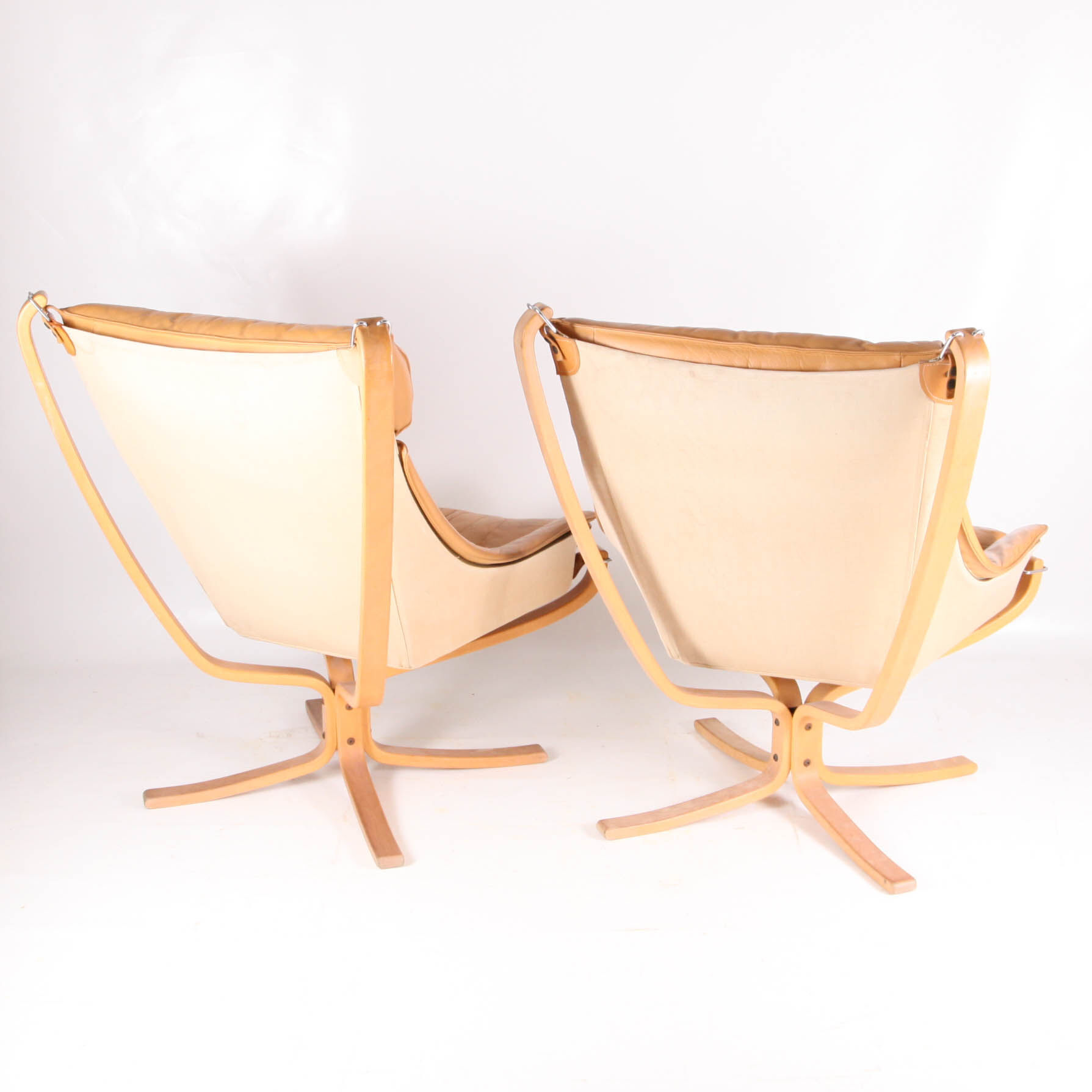 Pair of armchairs produced by Poltrona Frau