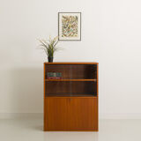 Furniture with showcase and lid