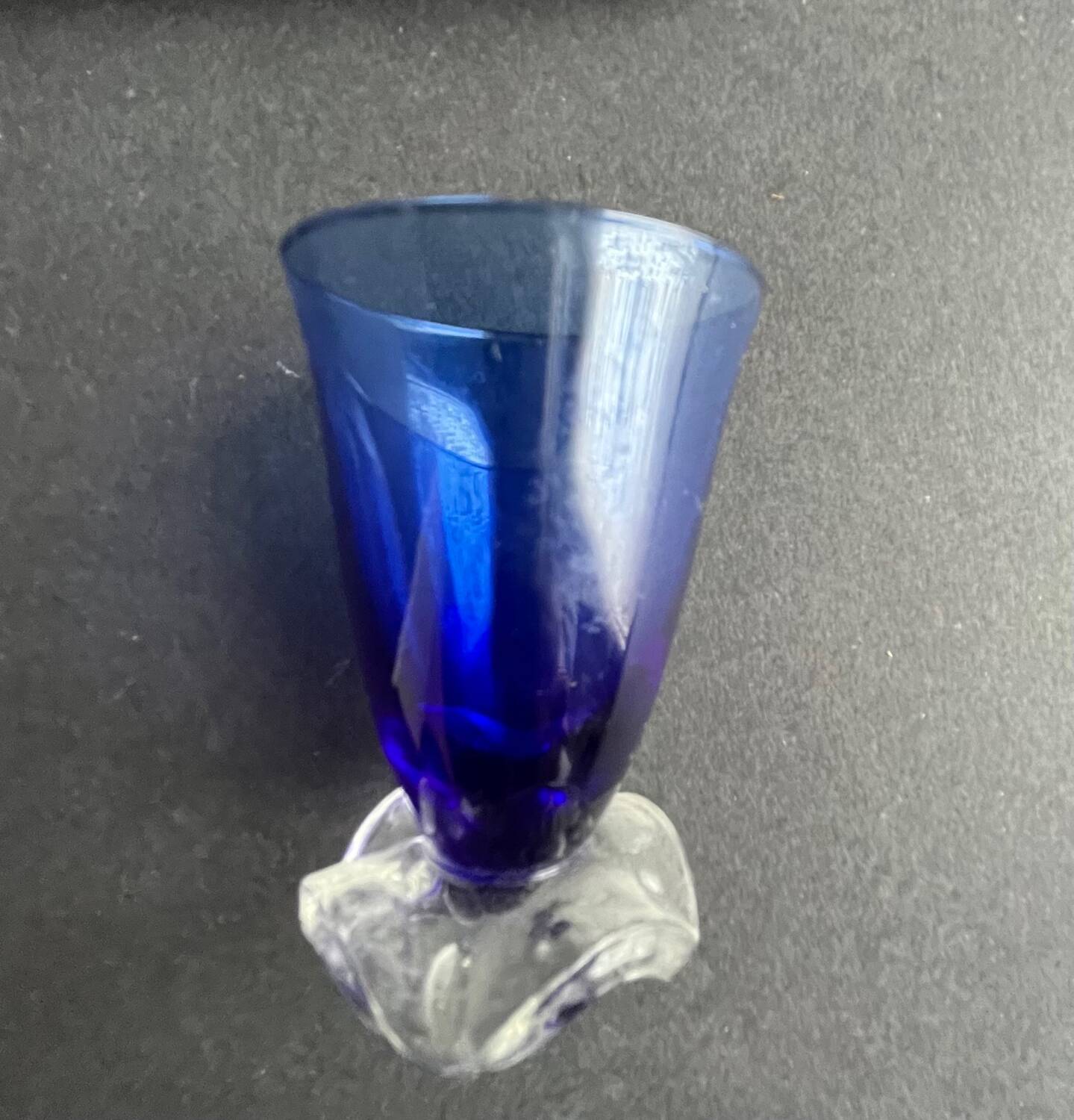 Service of 9 colored liqueur glasses