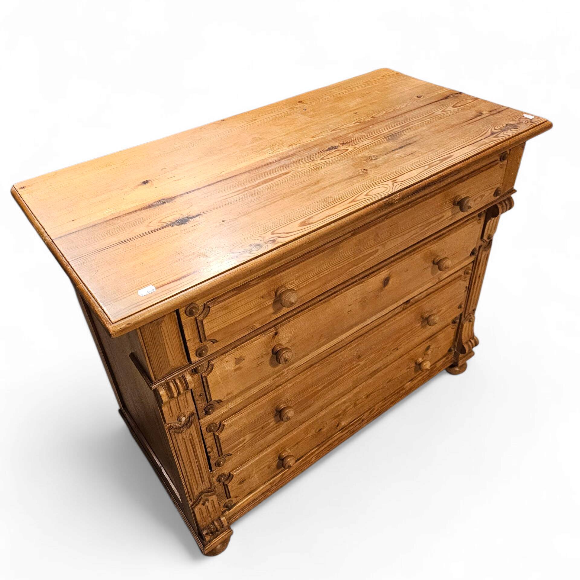 Commode en pin massif vers 1900 / marquée / NEU & C. OBERH