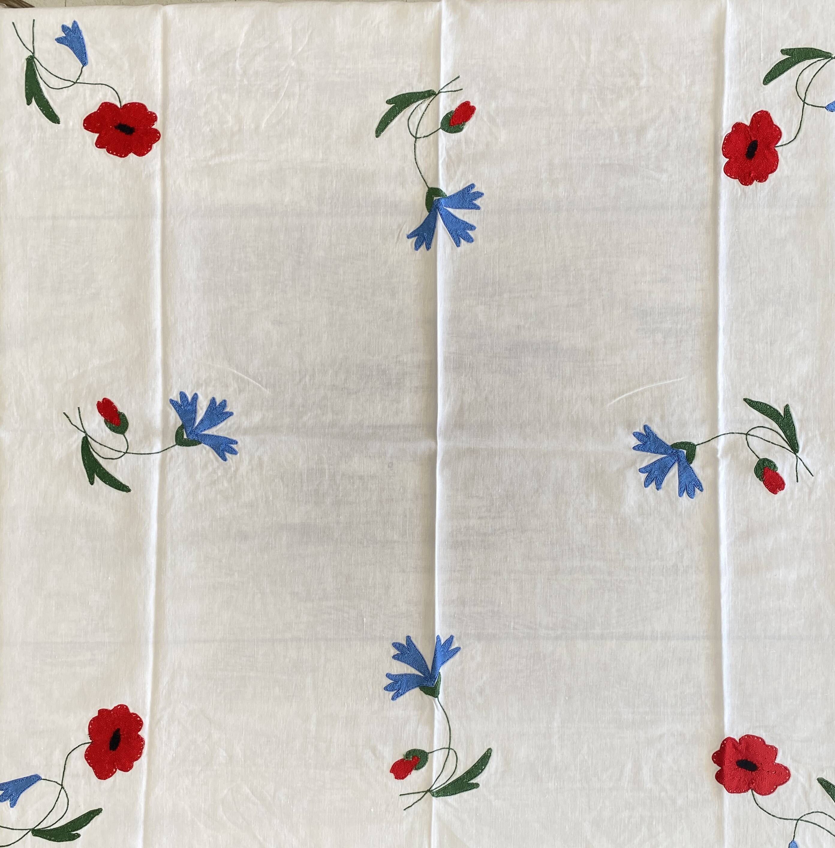 Antique hand-embroidered and braided tablecloth "poppies & cornflowers" - Linen - 107x107 cm