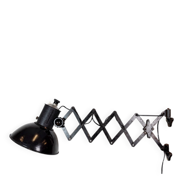 Lampe murale à ciseaux en émail noir industriel, années 1950
