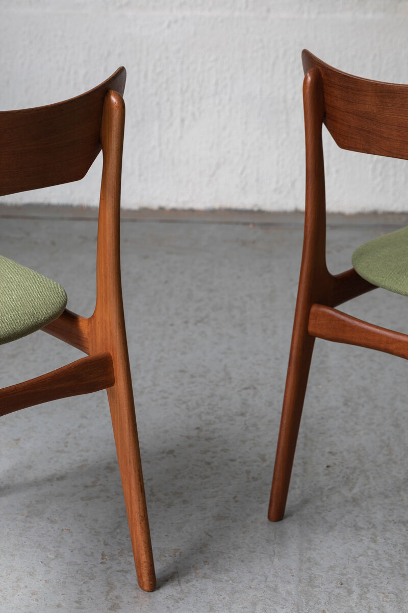Set of 4 dining chairs by Schiønning & Elgaard with green seat