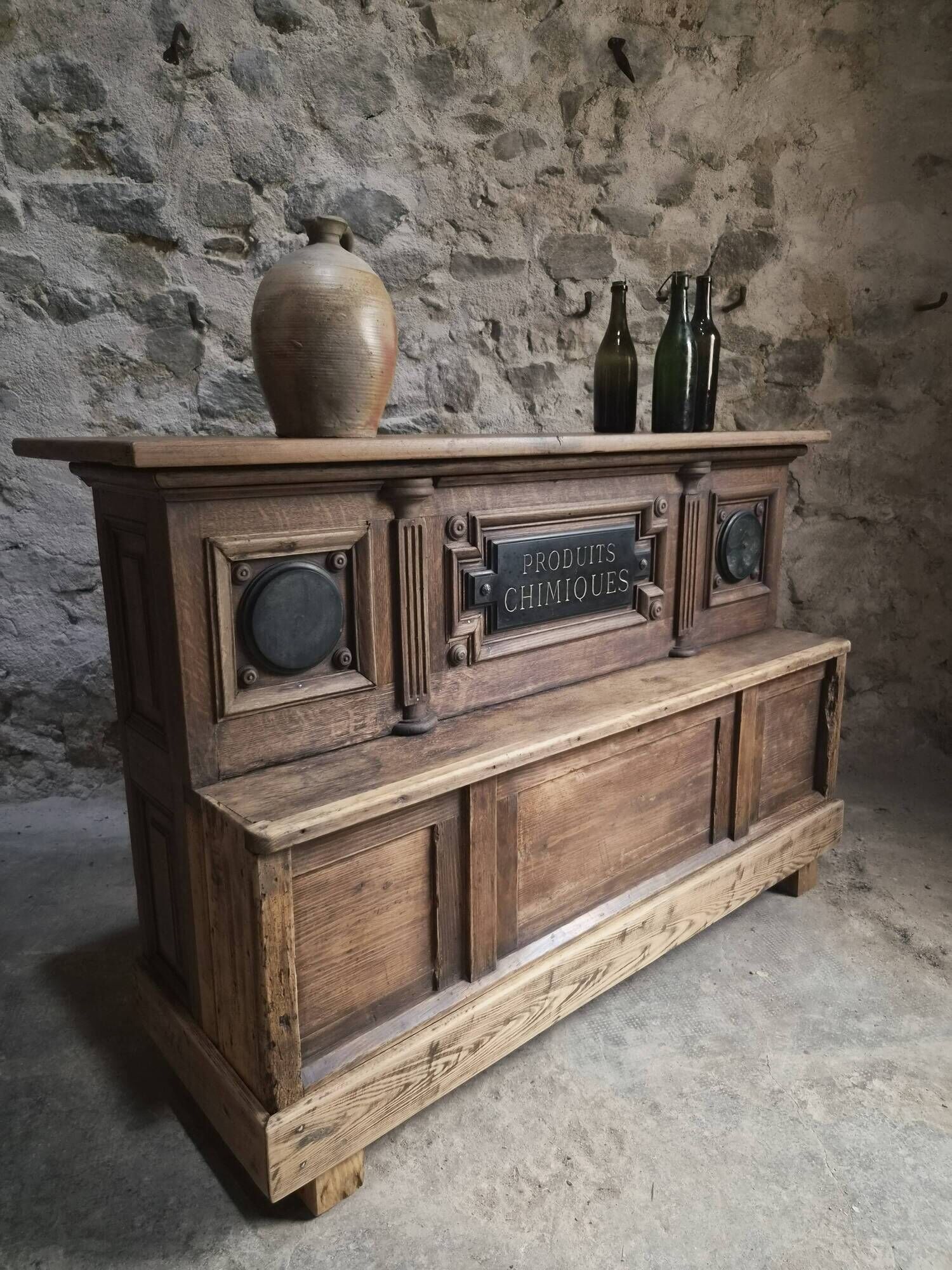 Pharmacy counter in antique oak / kitchen island, circa 1870–1900