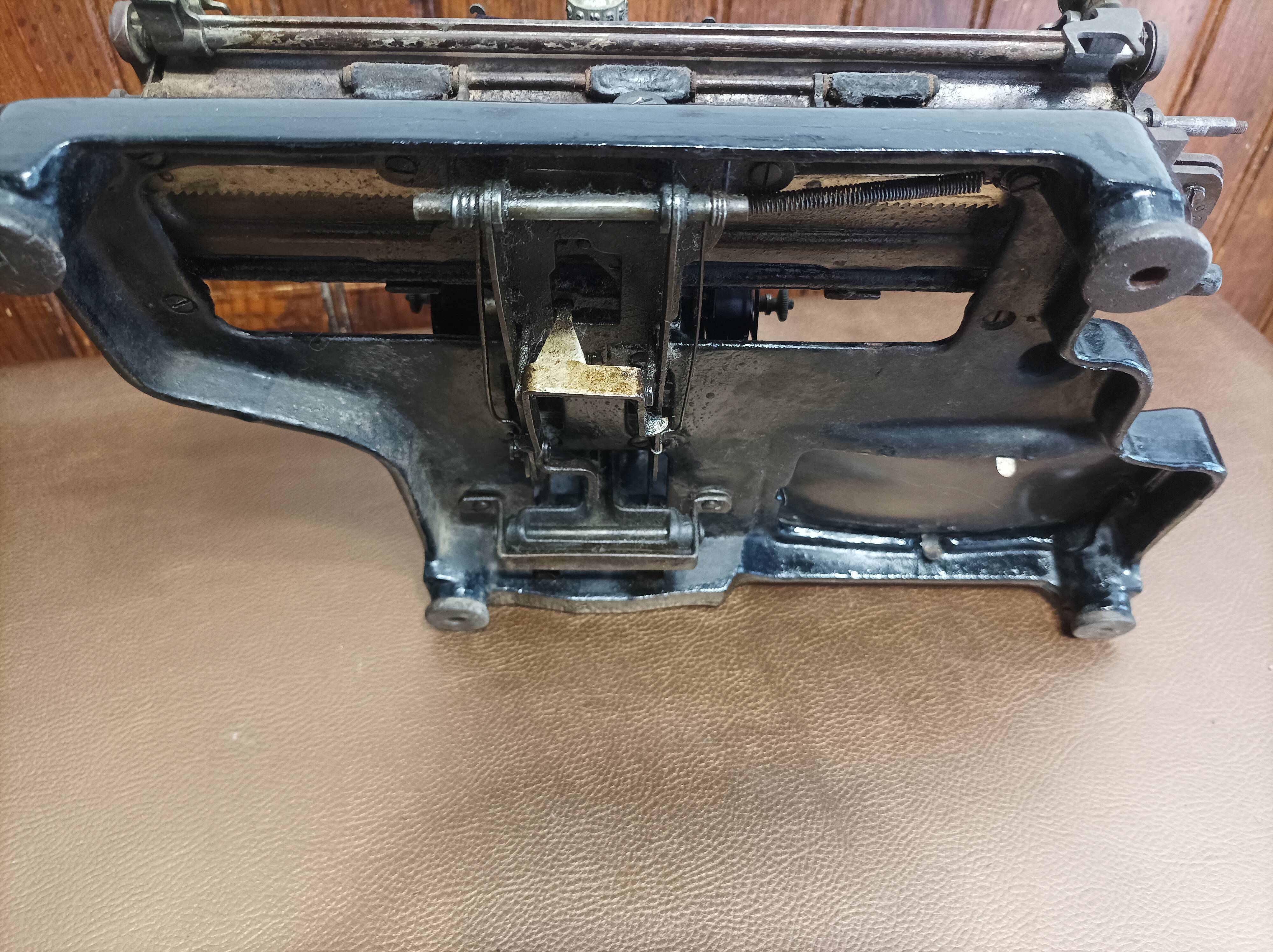 Cute typewriter model 2B from 1910/30