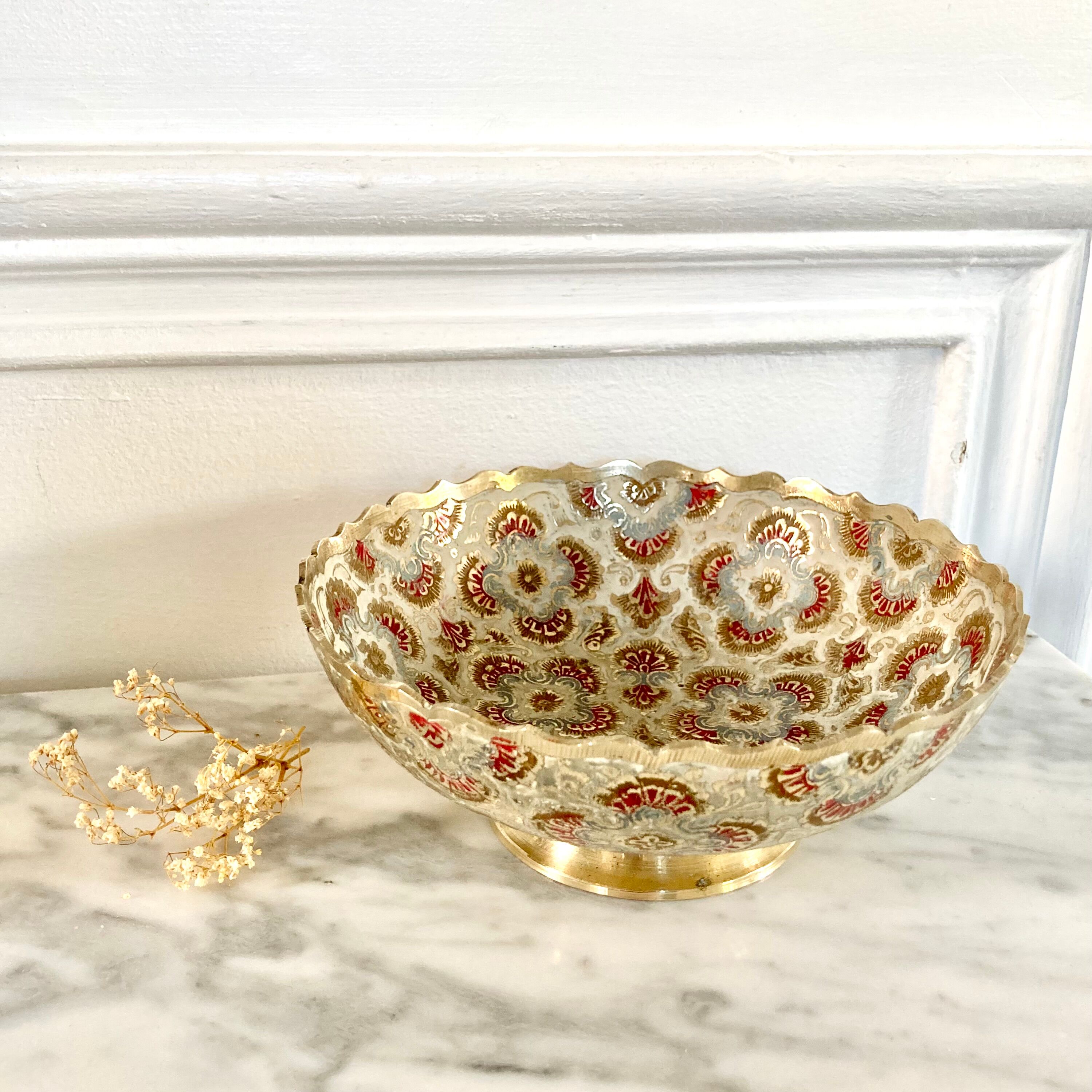 Vacuum pocket enamelled brass cut