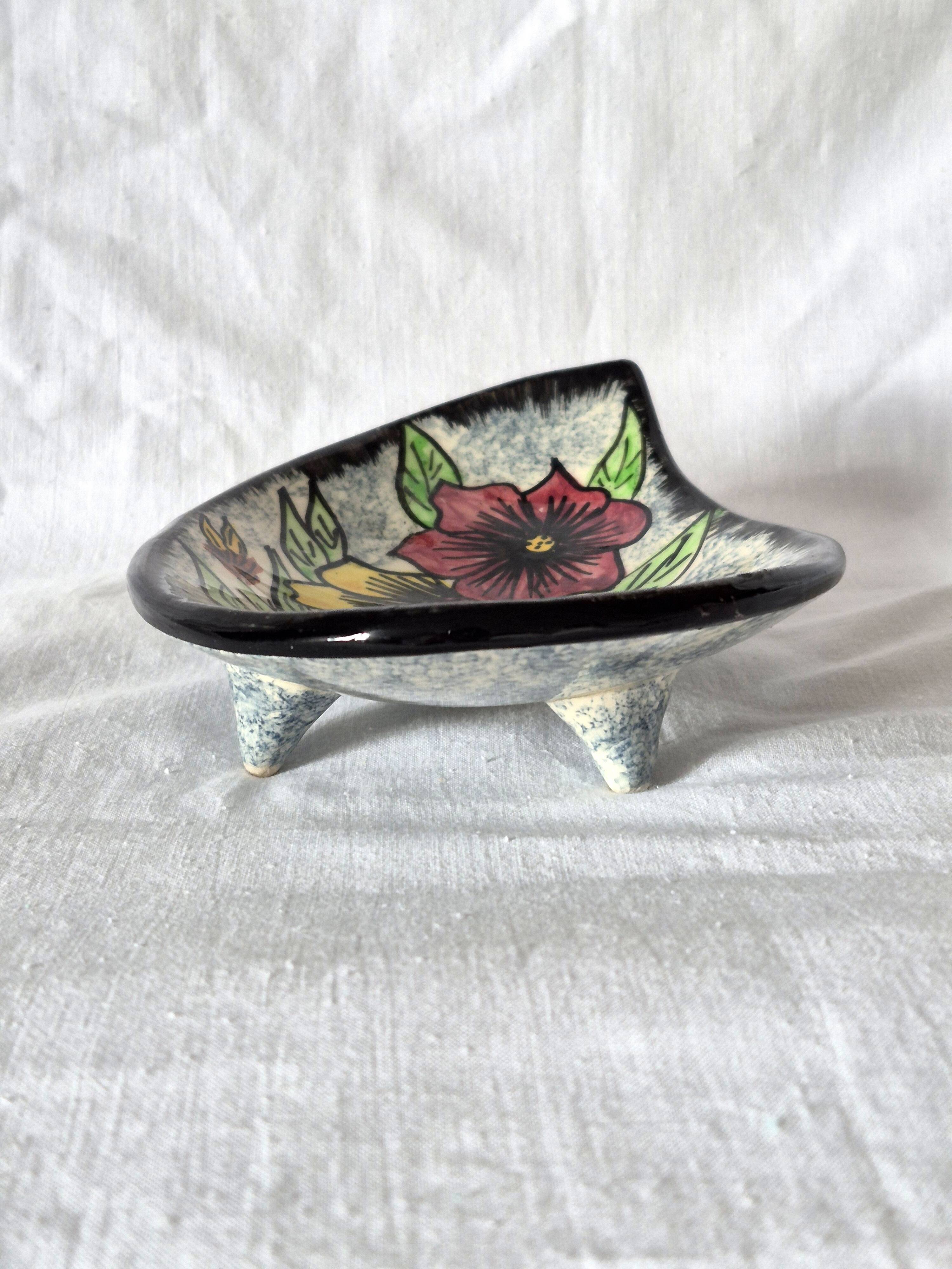 Vallauris empty pocket bowl A554