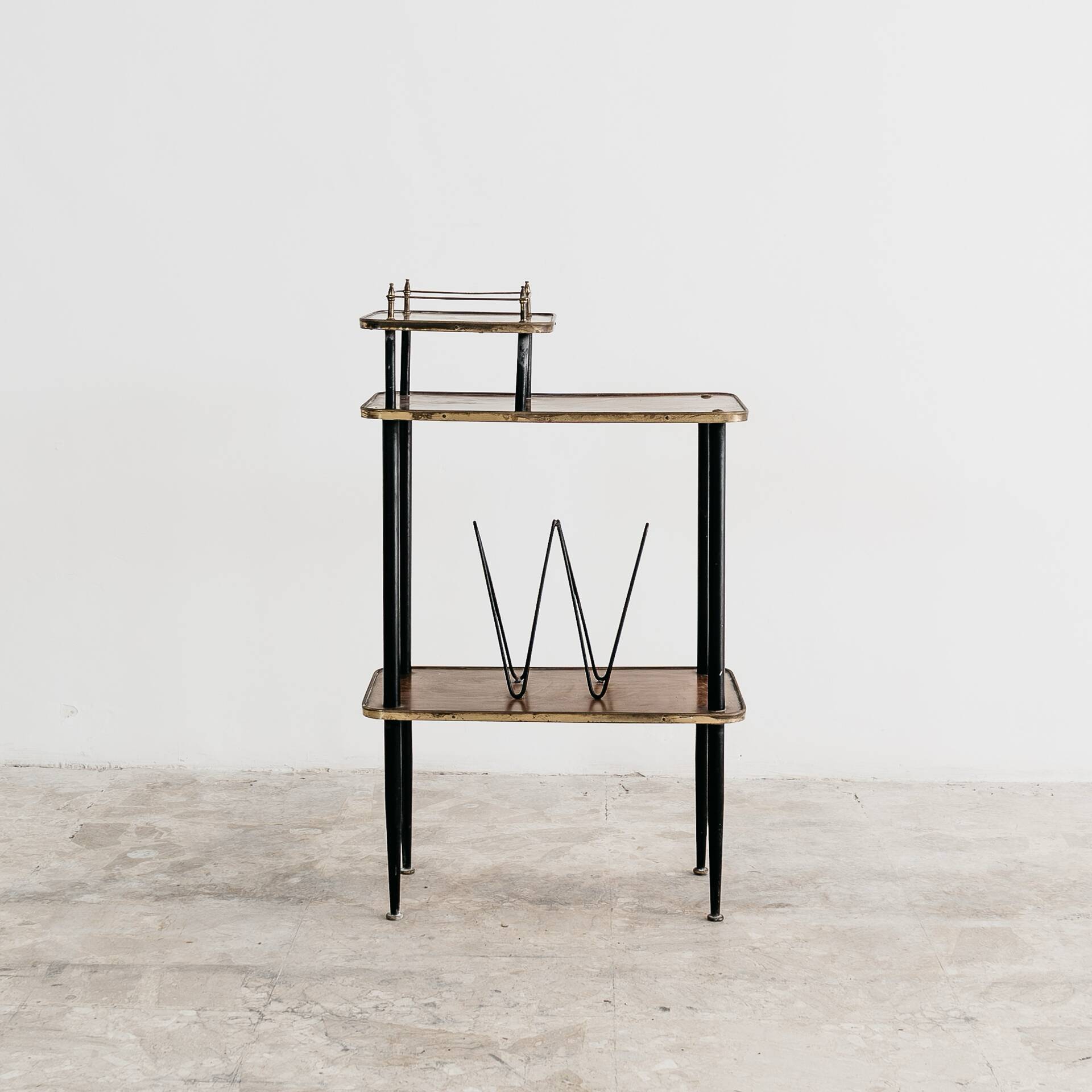 Table d'appoint, porte-revues, années 1950