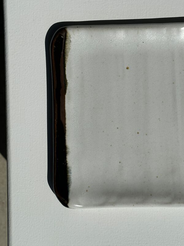 Trio de petits plats de service rectangulaires blanc et noir en céramique indonésienne 21x16